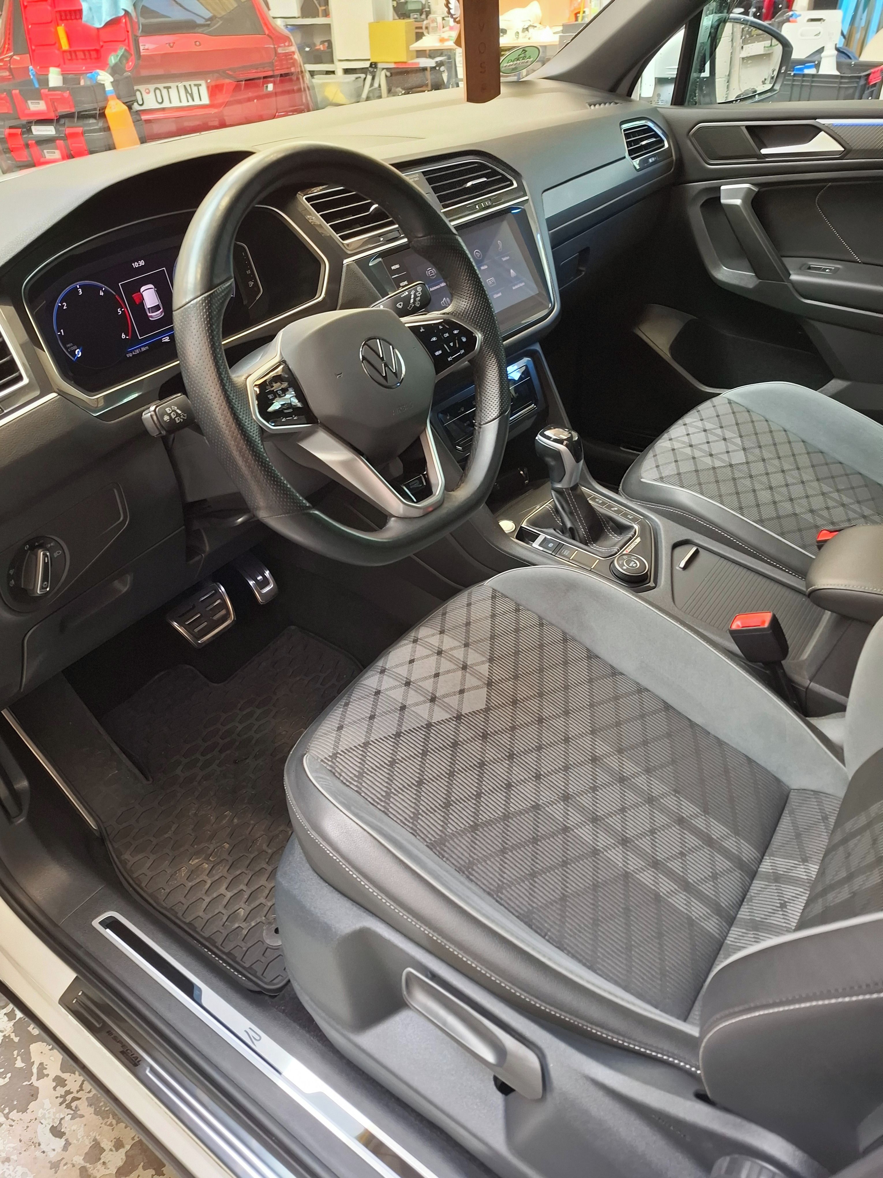 Volkswagen Tiguan, ALLSPACE R-line 2.0TDI 4x4 - fotka 3