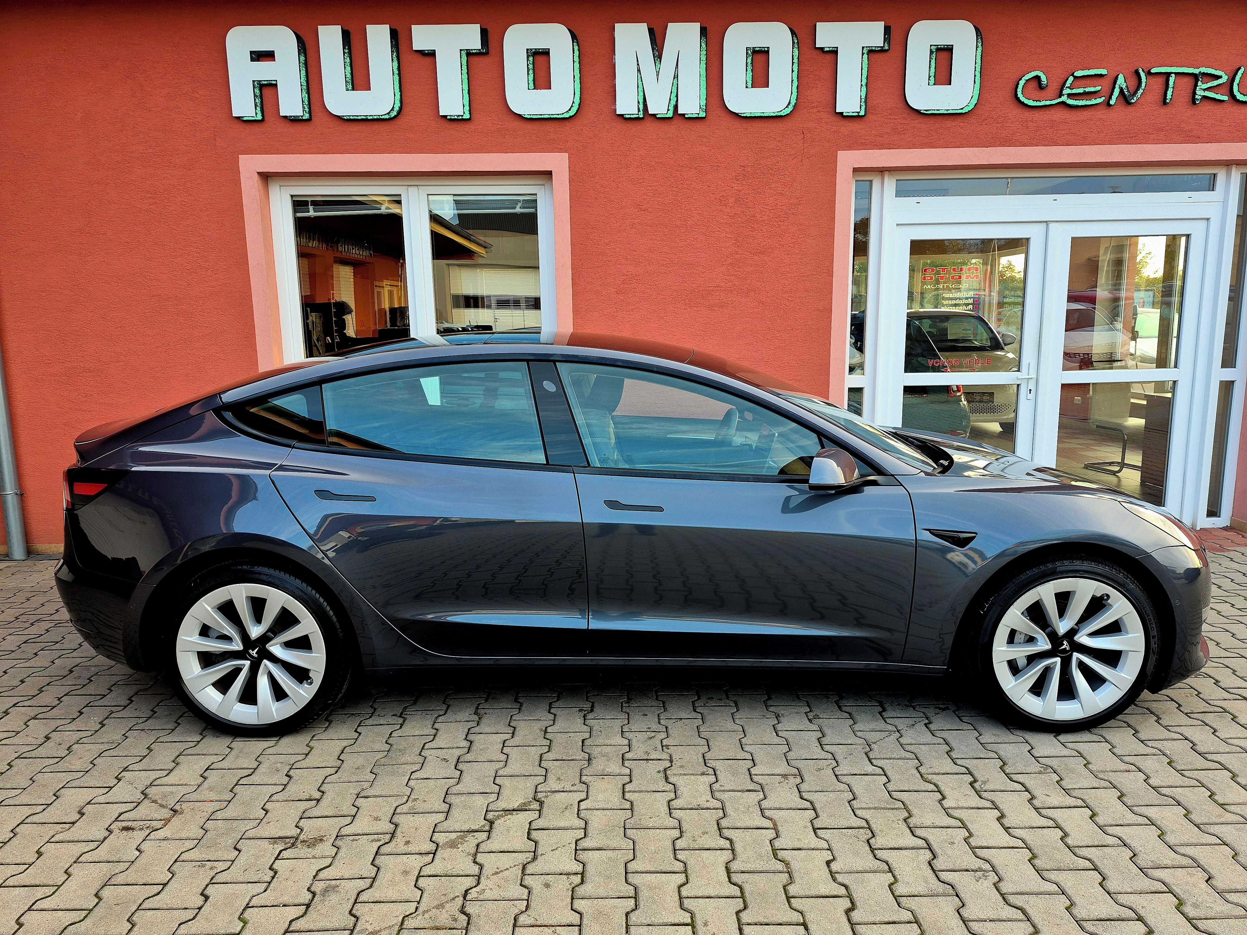 Tesla Model 3, Long Range Dual Motor - 366 kW - fotka 4