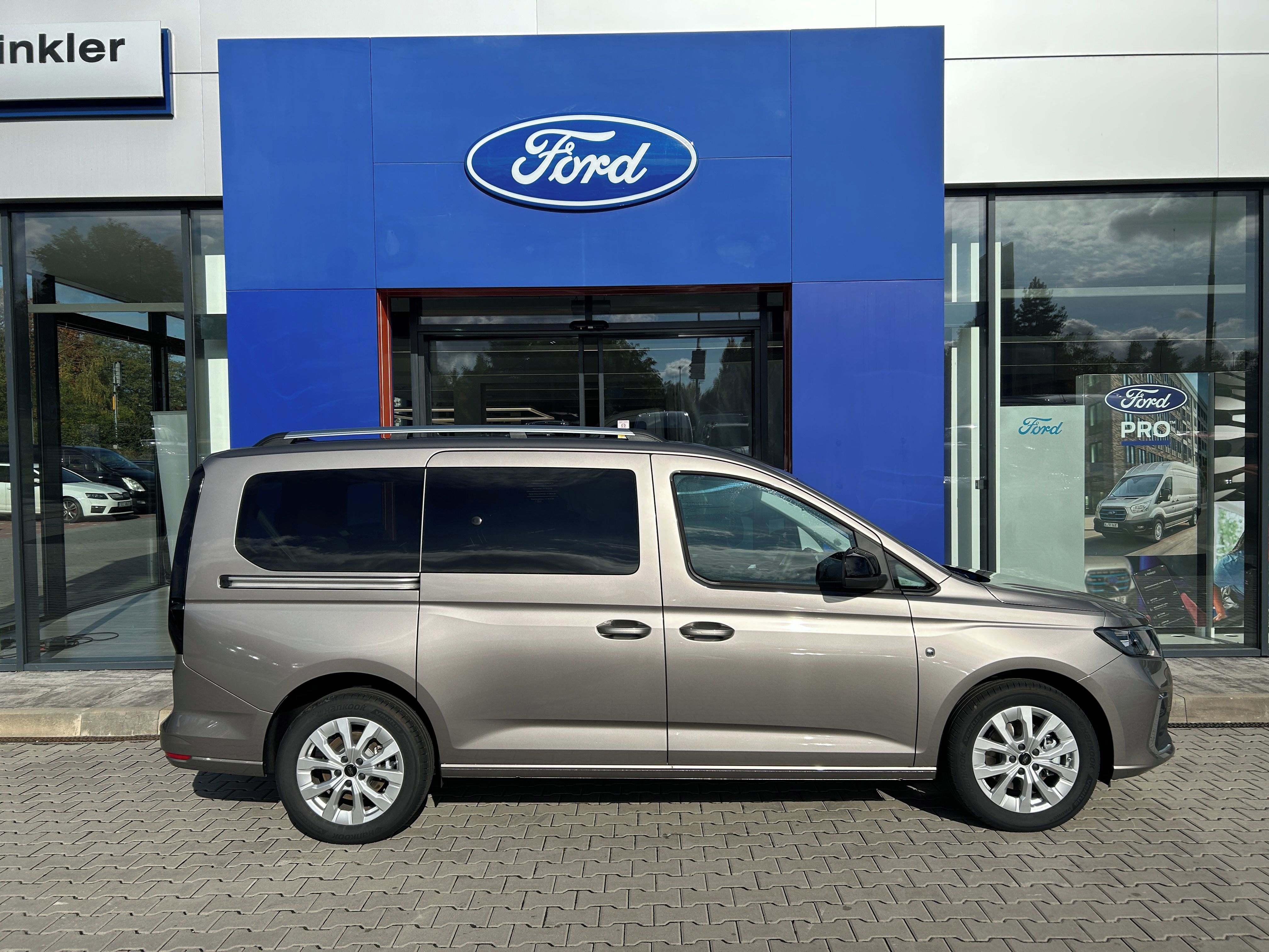 Ford Tourneo Connect, Grand 1.5, 85kW AT Titanium - fotka 3