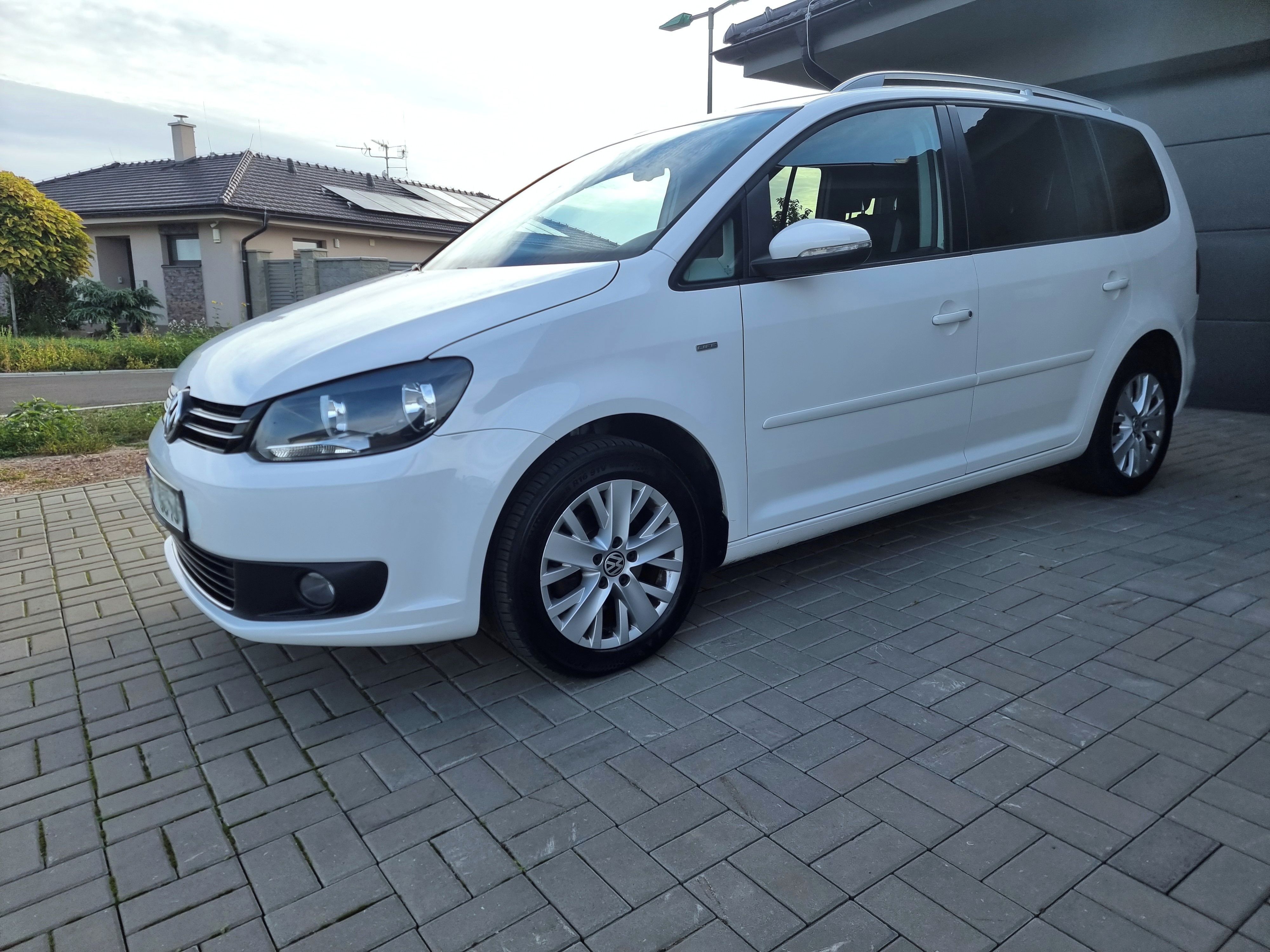 Volkswagen Touran, Life | 1.2TSI |  185tis Najet - fotka 5