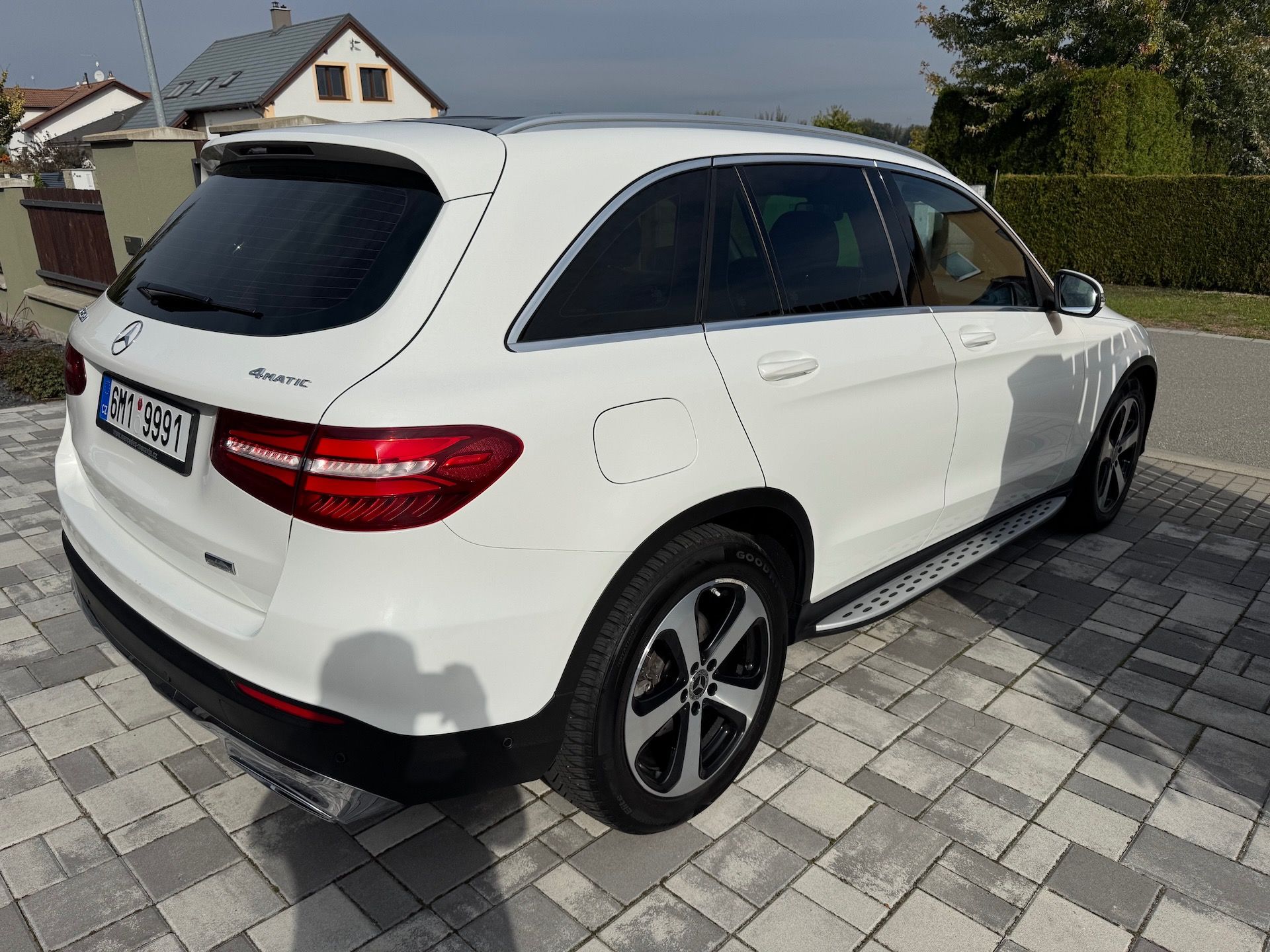 Mercedes-Benz GLC, 220d 4MATIC ČR - fotka 3