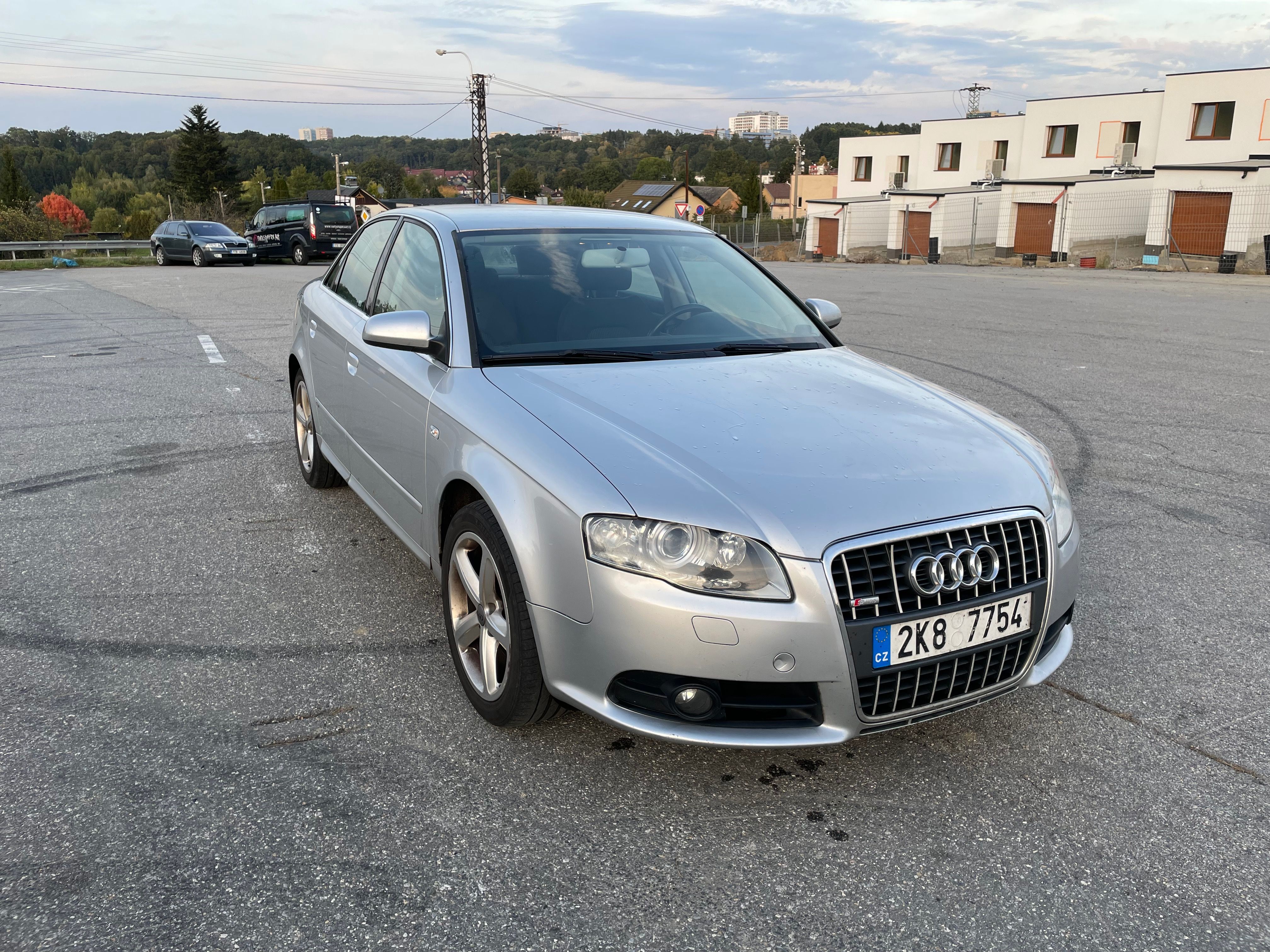 Audi A4, Audi A4 2.0 TDI 103 kW, S line