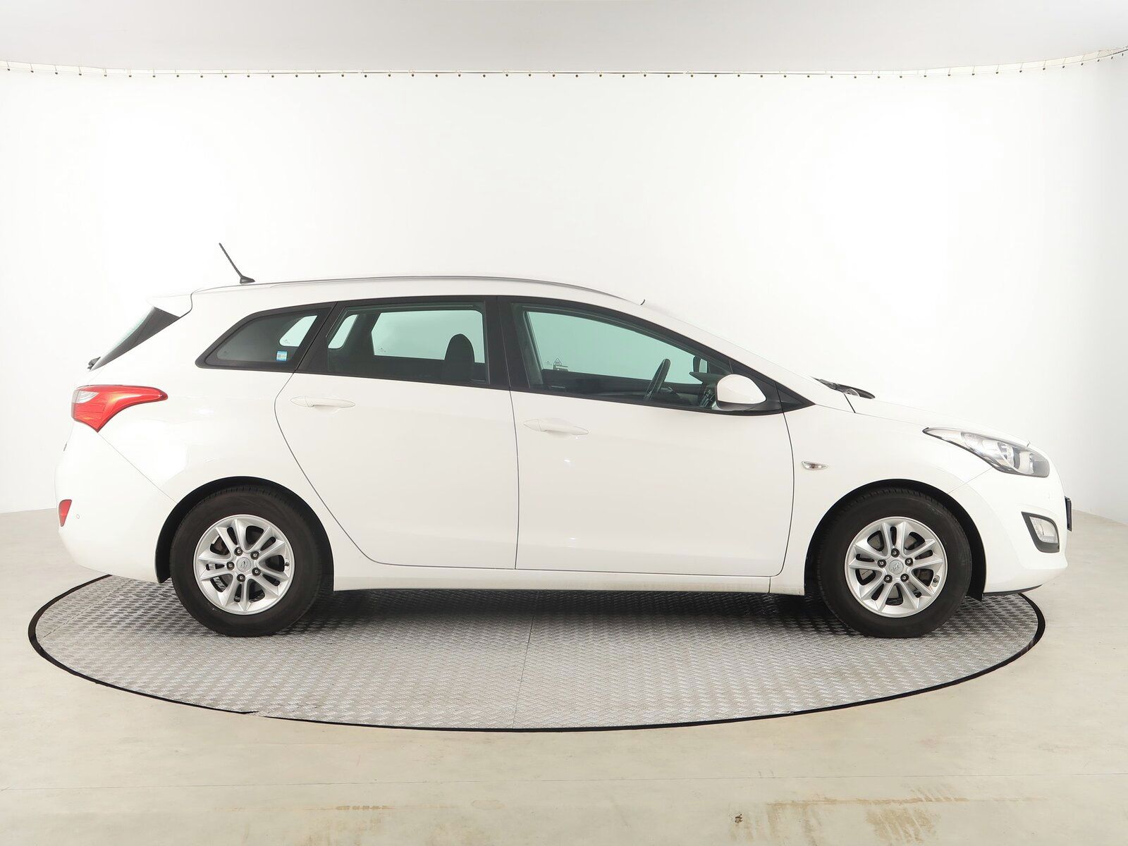 Hyundai i30, 1.6 CRDi, Comfort - fotka 6