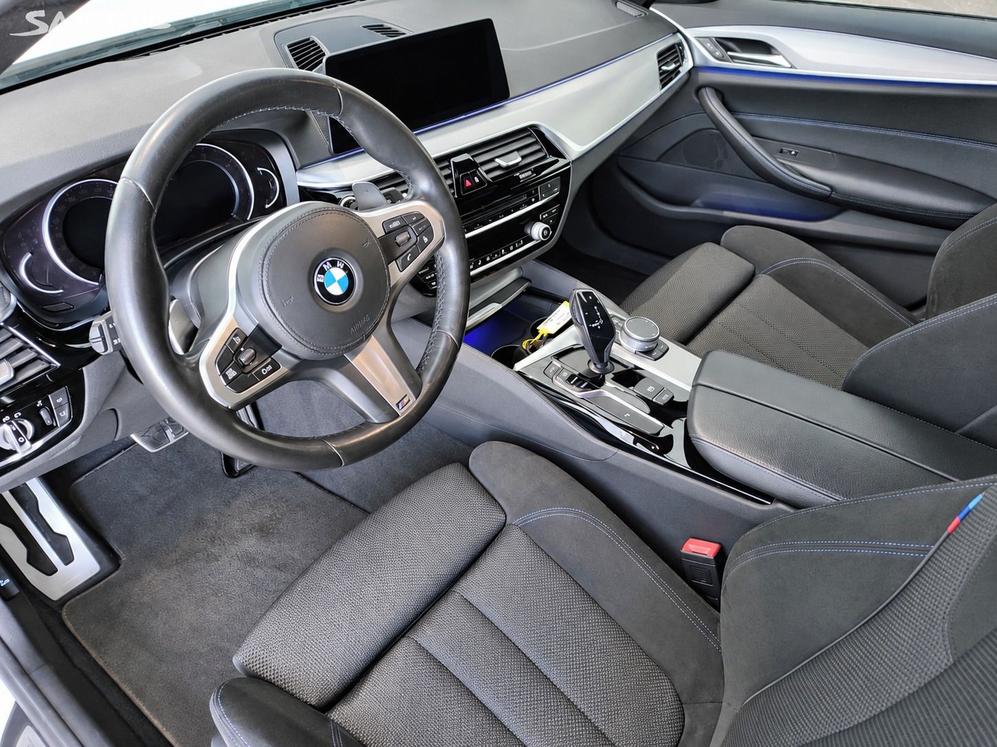 BMW Řada 5, 520d xDrive Mpacket - fotka 5