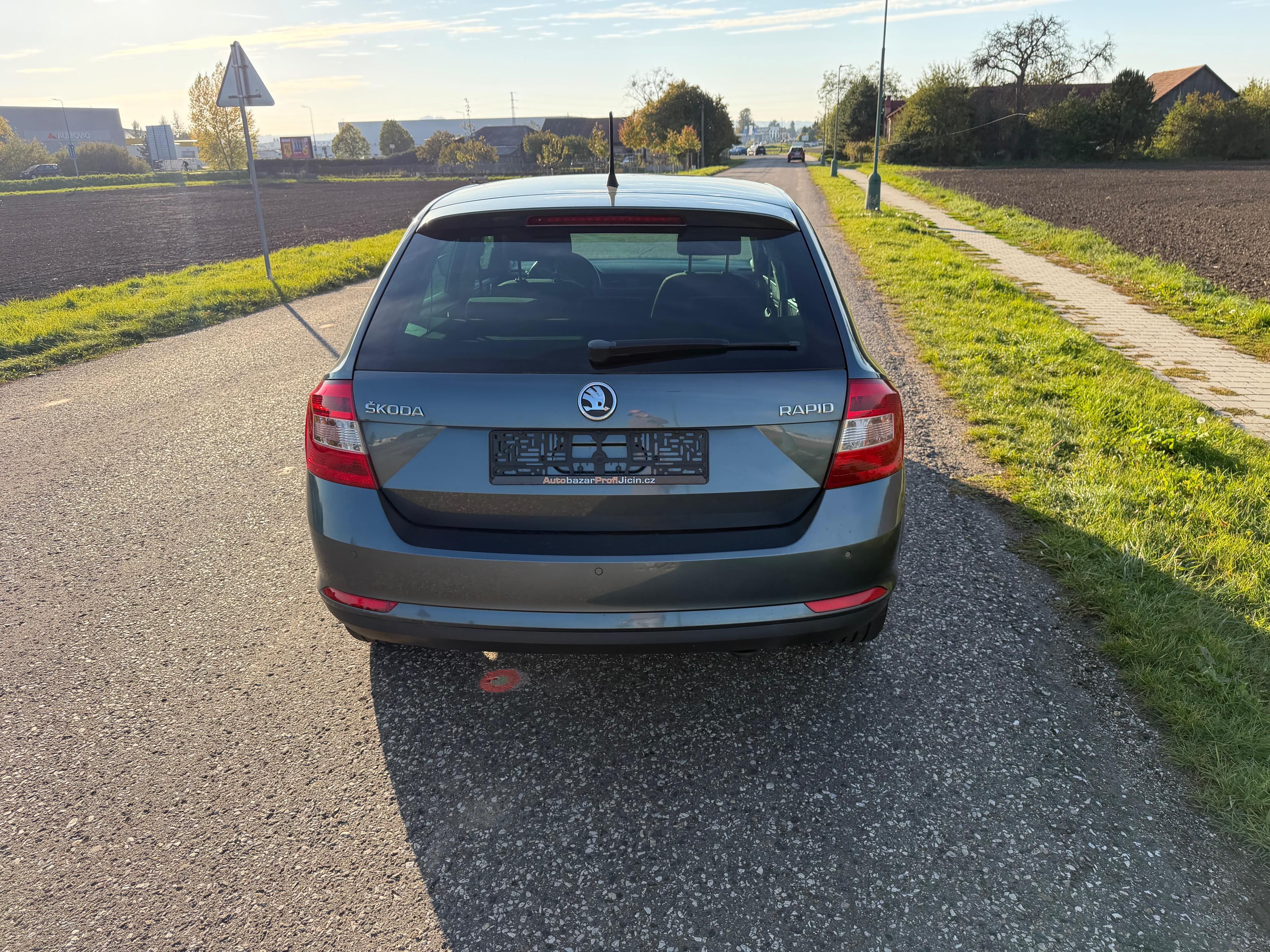 Škoda Rapid, 1,2 TSi Pravid.servis Nová STK - fotka 5
