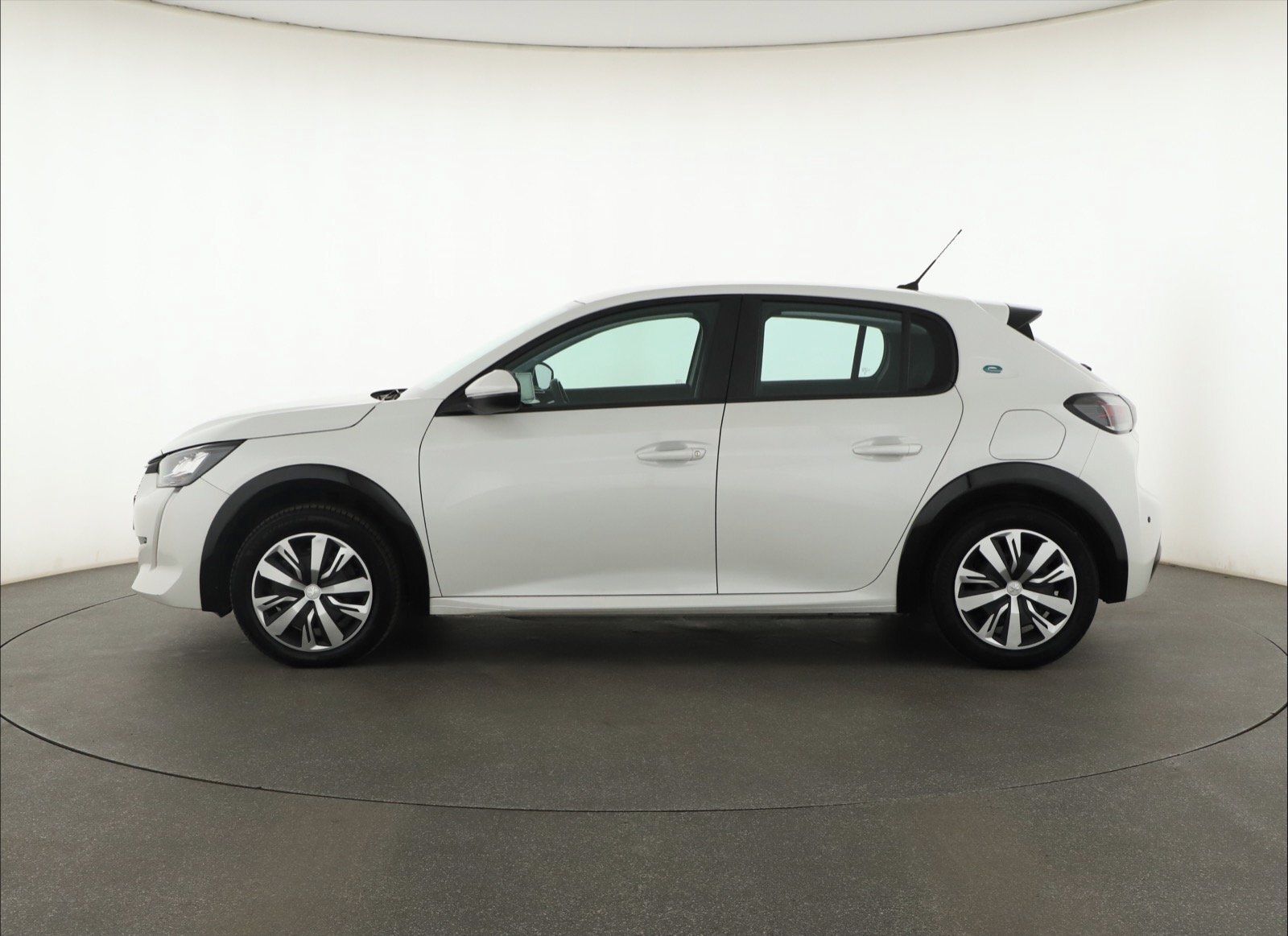 Peugeot 208, 50 kWh, SoH 92%, Active - fotka 3