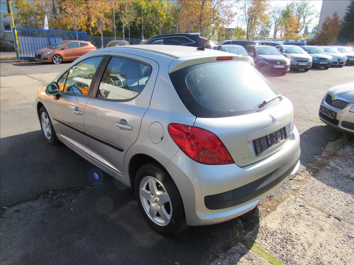 Peugeot 207, 1,4 i 70kW - fotka 4