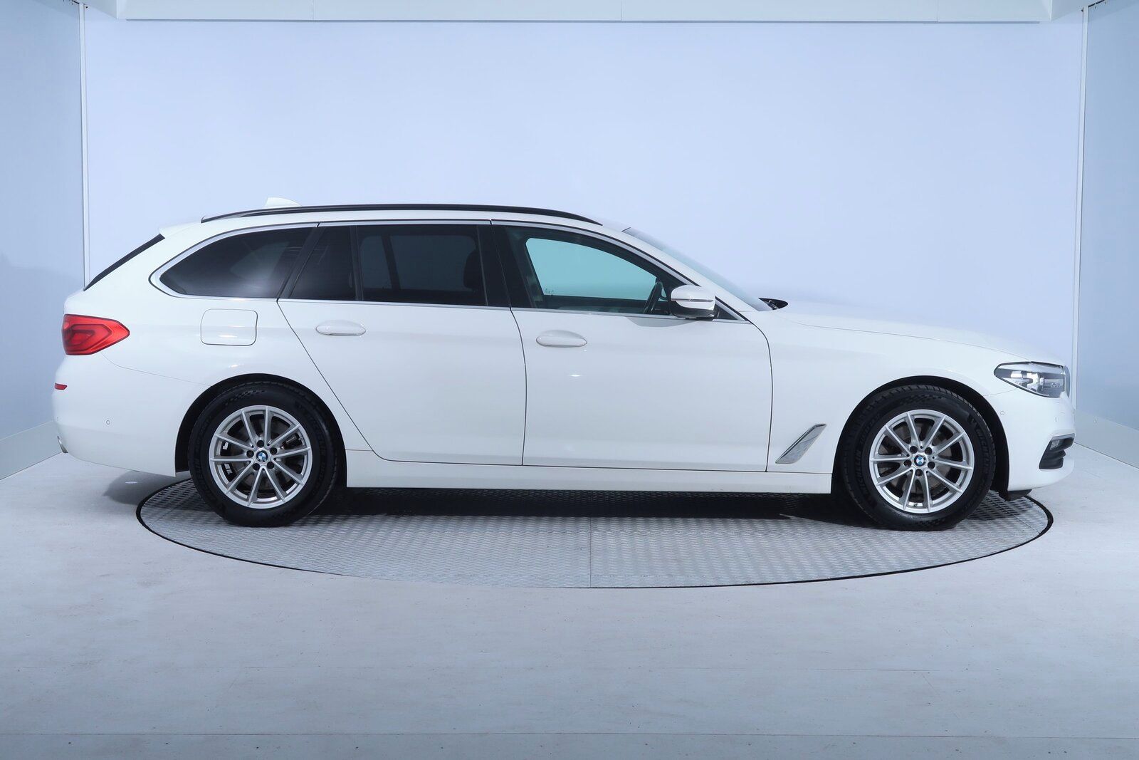 BMW Řada 5, 520d xDrive, 4X4, Automat - fotka 6