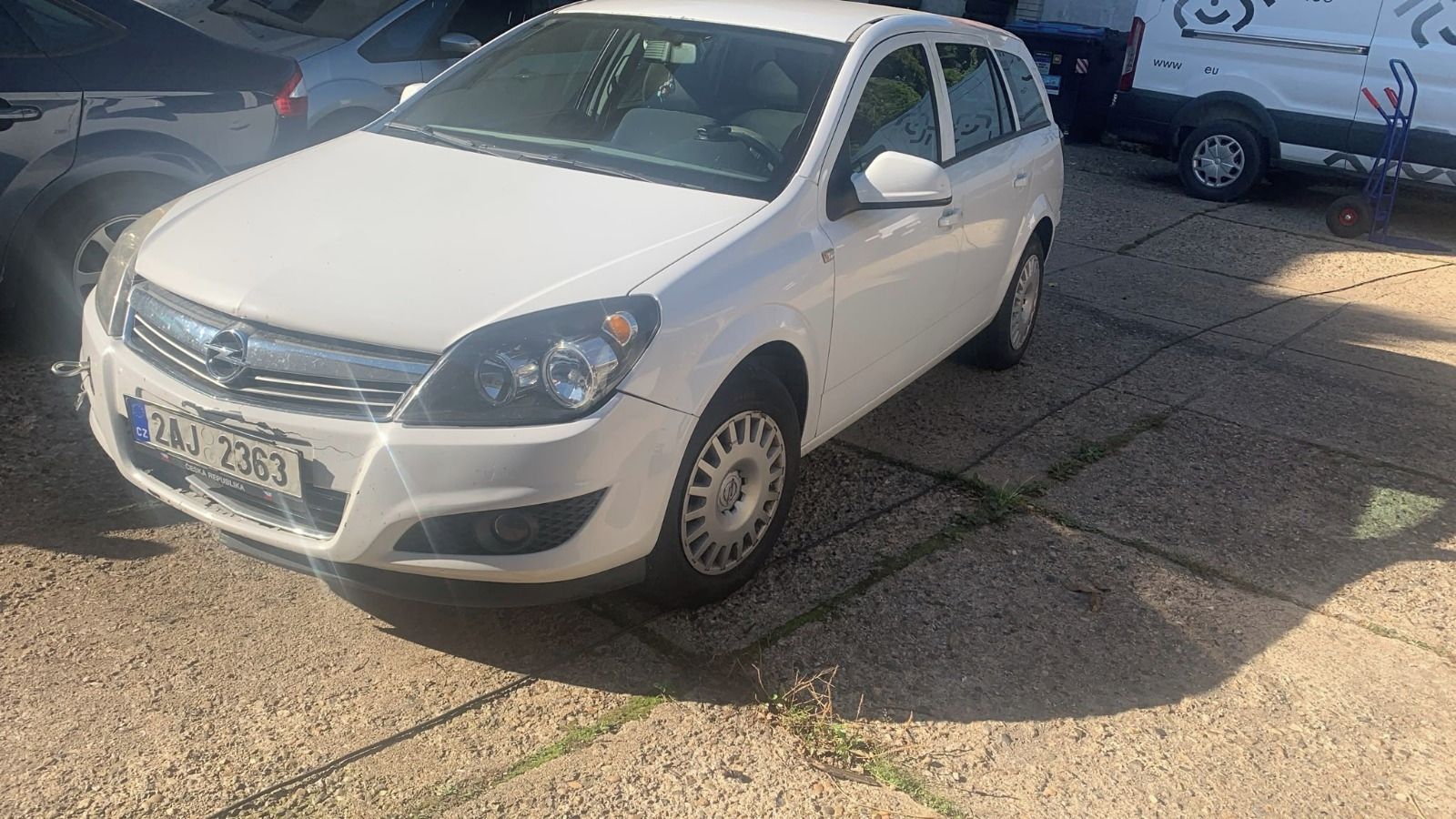 Opel Astra, Opel Astra H (Caravan) - fotka 6