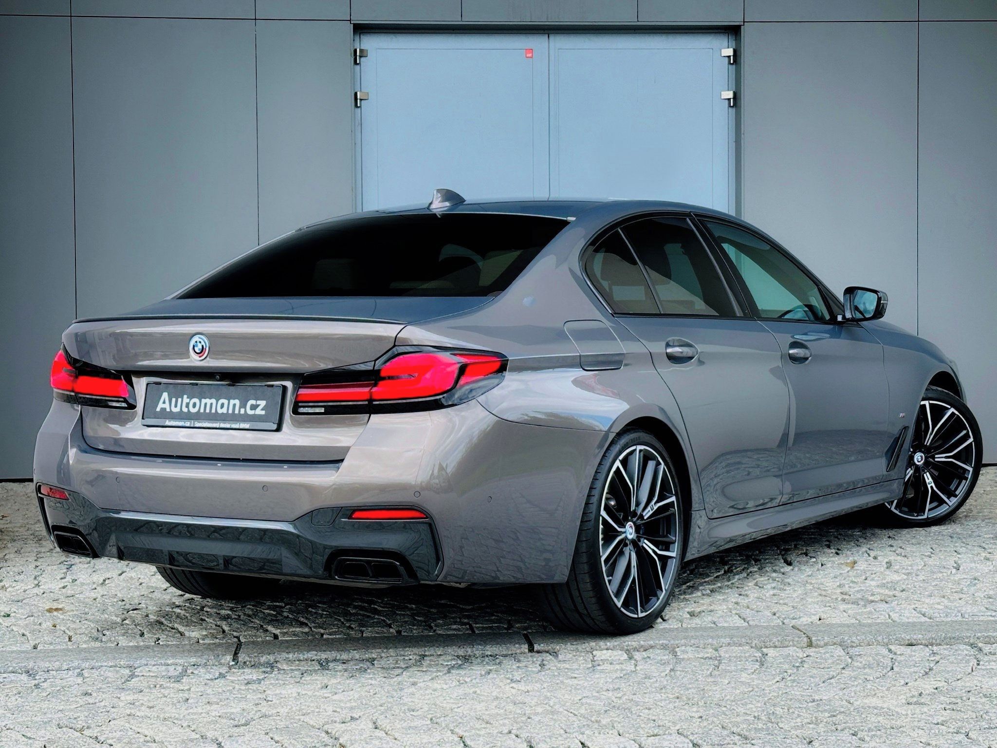 BMW Řada 5, M550i V8|390Kw|4x4|H&K|Nezavis - fotka 3