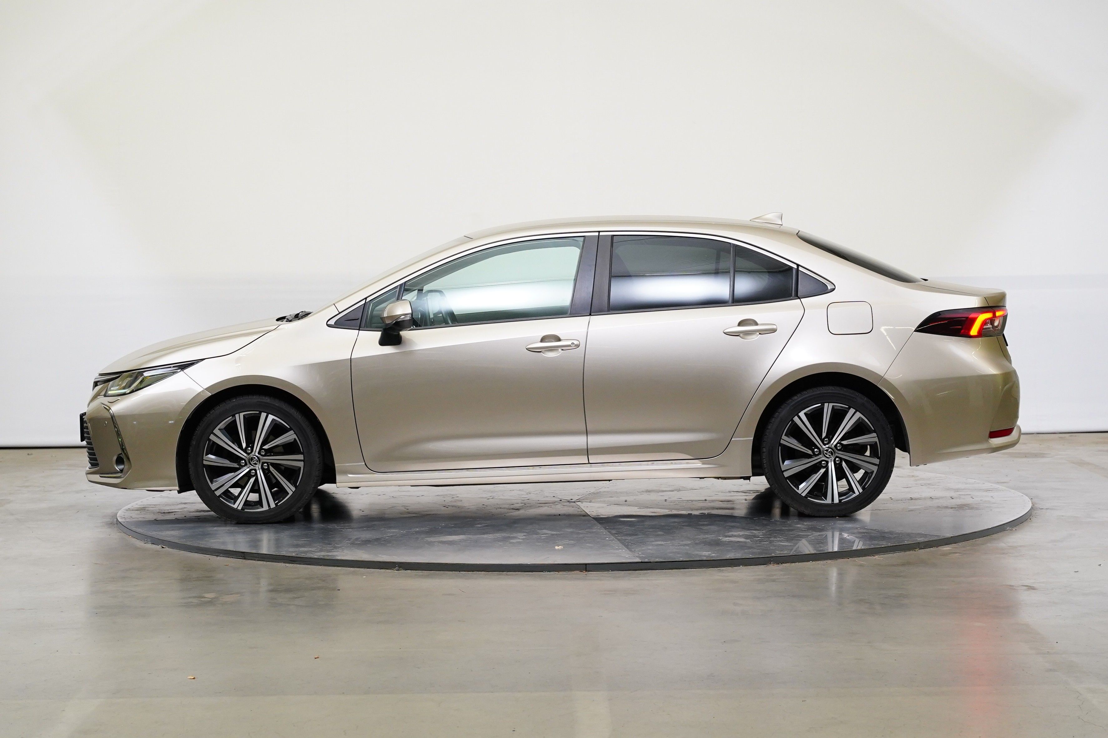 Toyota Corolla, 1.5 Dynamic Force 92 kW - fotka 3