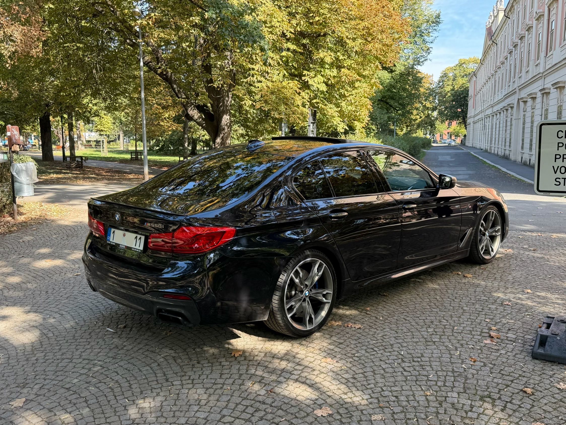 BMW Řada 5, M550i | CZ původ | Max. výbava - fotka 4