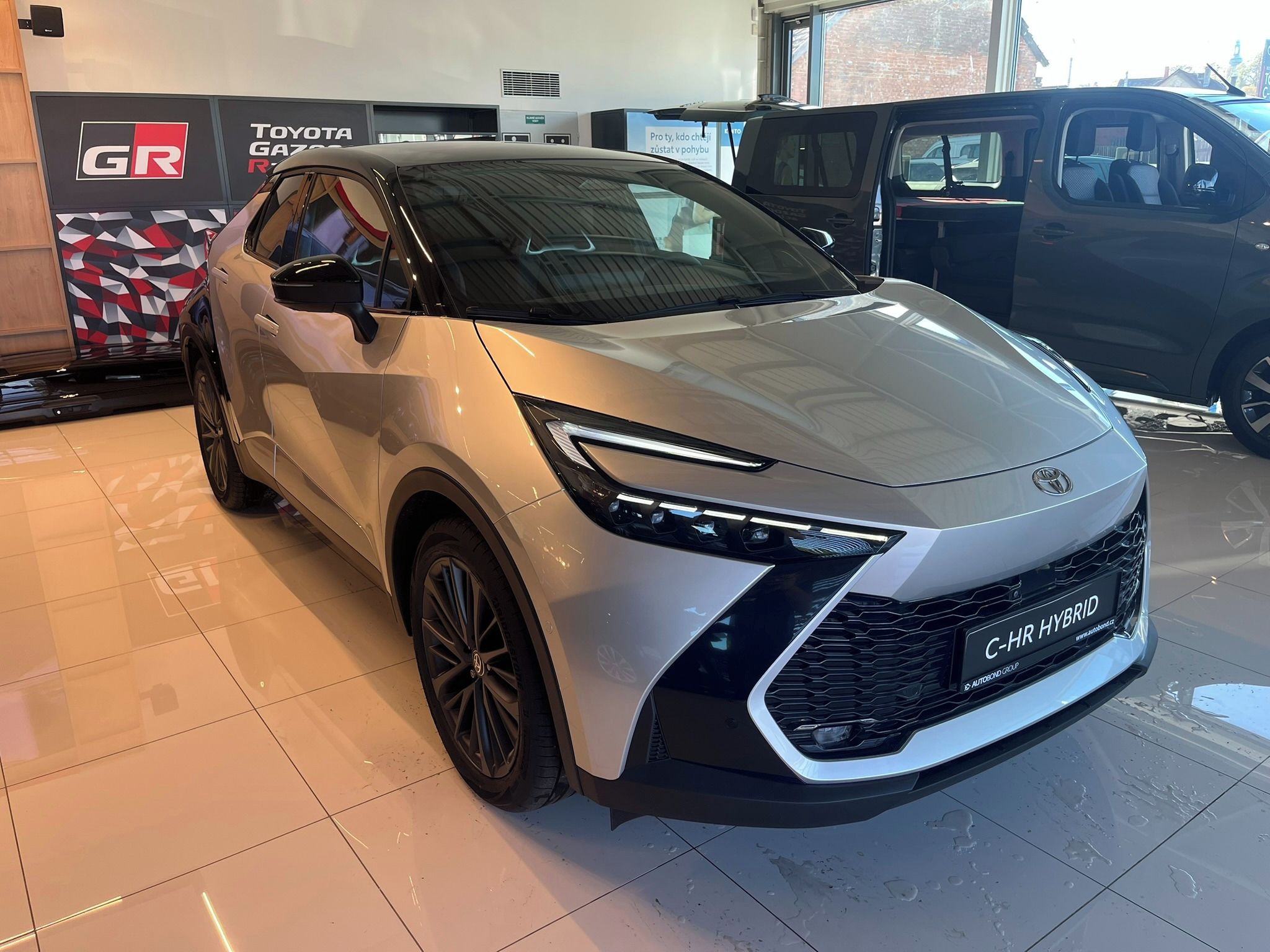 Toyota C-HR, 2.0 PHEV Tokyo Edition - fotka 4