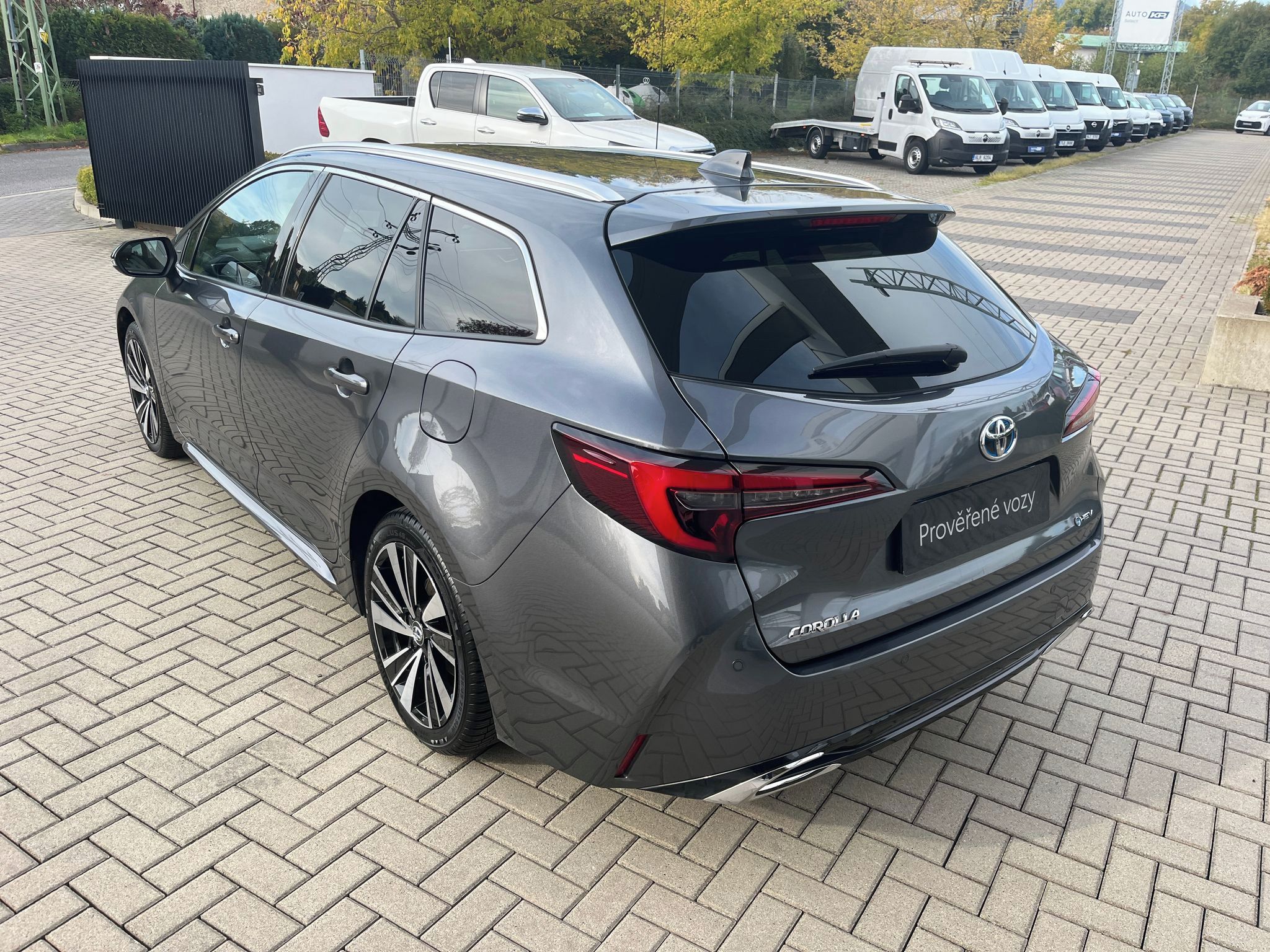 Toyota Corolla, 1.8 Hybrid e-CVT Style TS - fotka 4