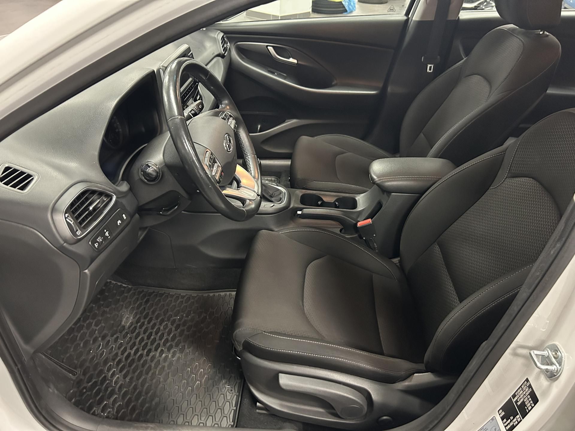 Hyundai i30, 1.0T-GDi Fastback 88kW Alu - fotka 5