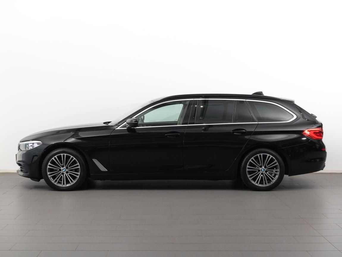 BMW Řada 5, 540i xDrive Touring - fotka 3