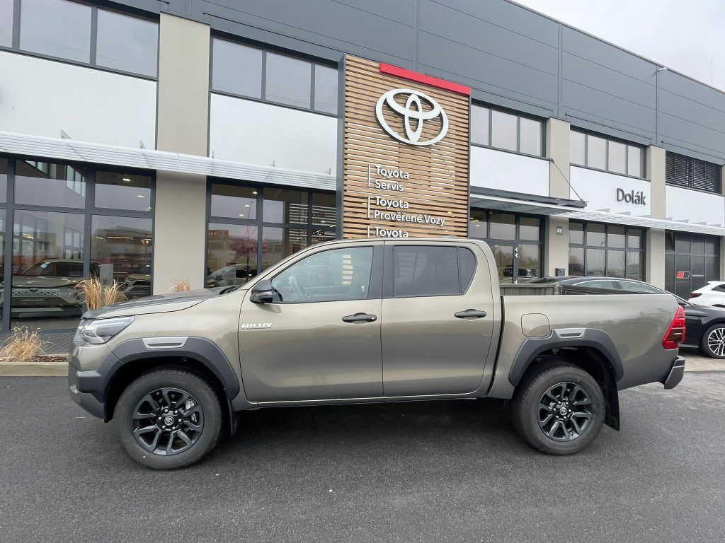 Toyota Hilux, 2.8 D-4D automat Invincible - fotka 2