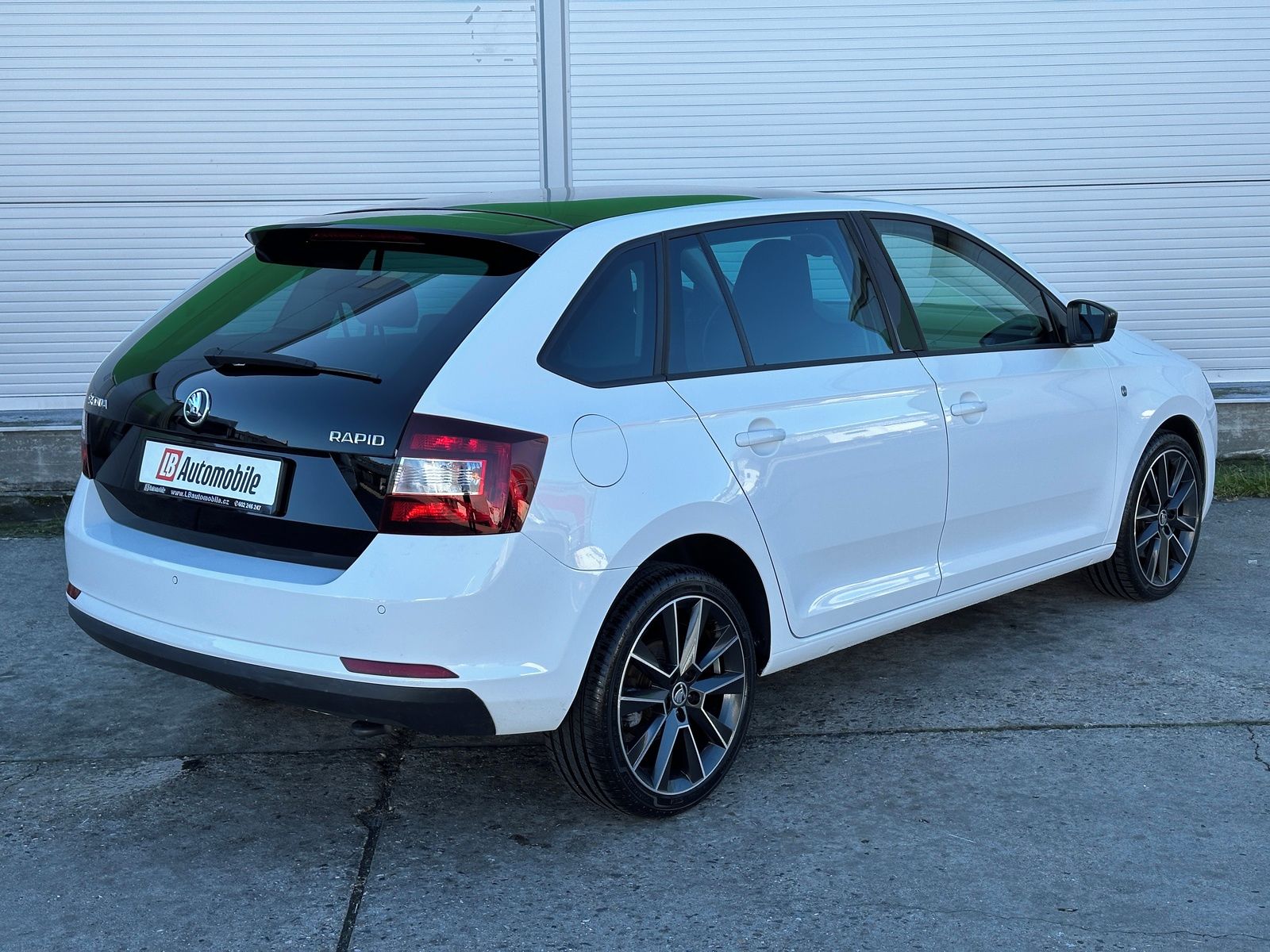 Škoda Rapid, 1.4TSi DSG PANORAMA PDC ALU17 - fotka 4