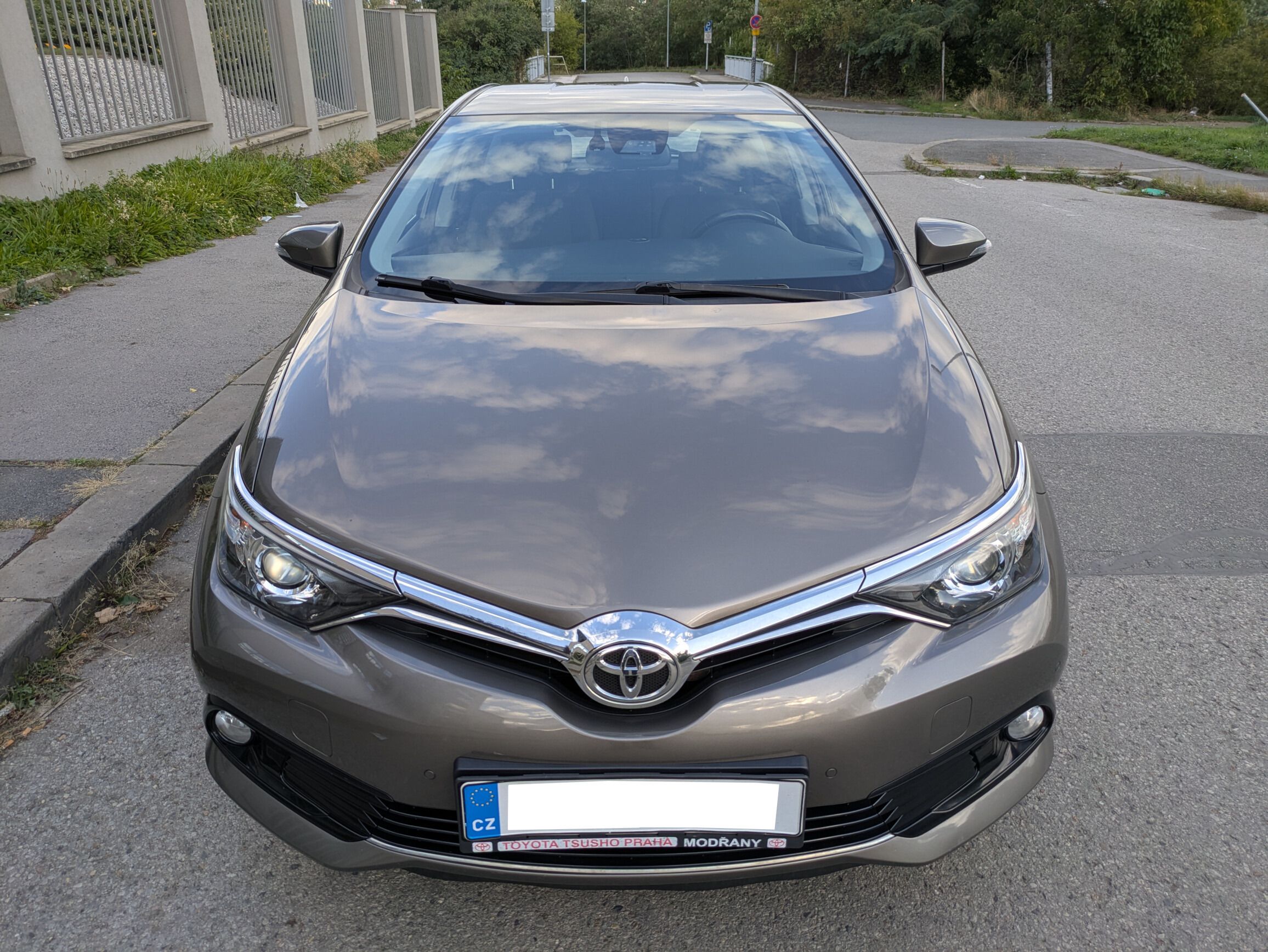 Toyota Auris, 1.6, 97 kW, 1. maj. ČR - fotka 3