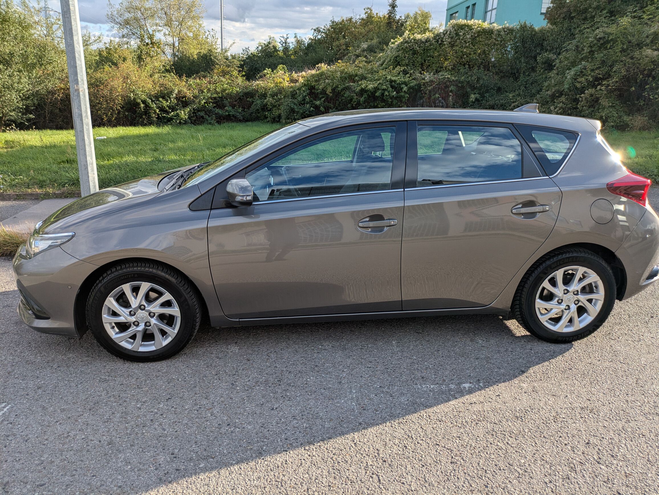 Toyota Auris, 1.6, 97 kW, 1. maj. ČR - fotka 6