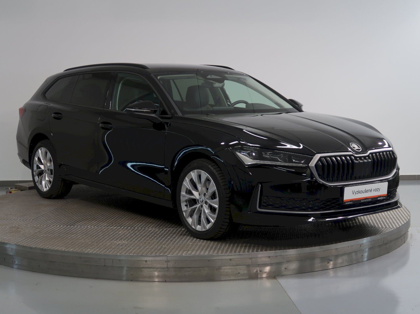 Škoda Superb, SELECTION 2.0TDI 110KW DSG CAN - fotka 6