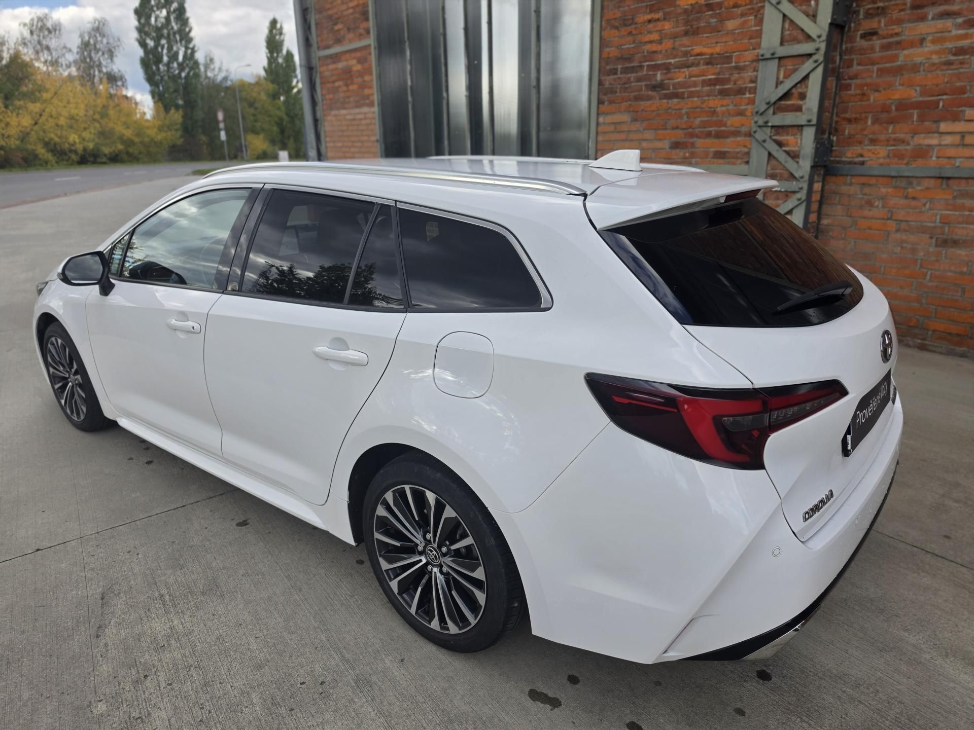 Toyota Corolla, Touring Sport Style 1,8 103kW - fotka 3