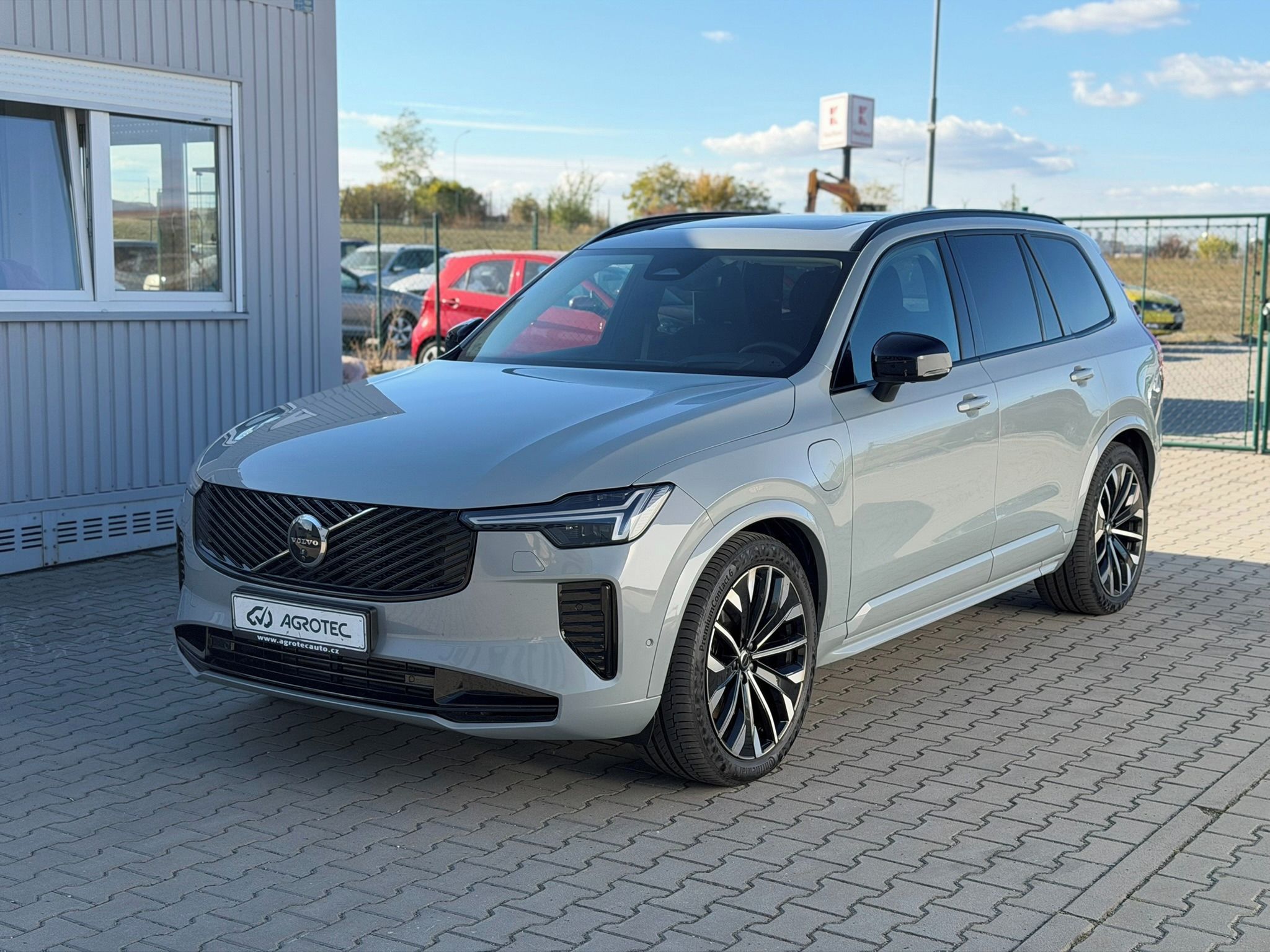 Volvo XC90, 2.0 PHEV 335 kW T8 Ultra Dark - fotka 3