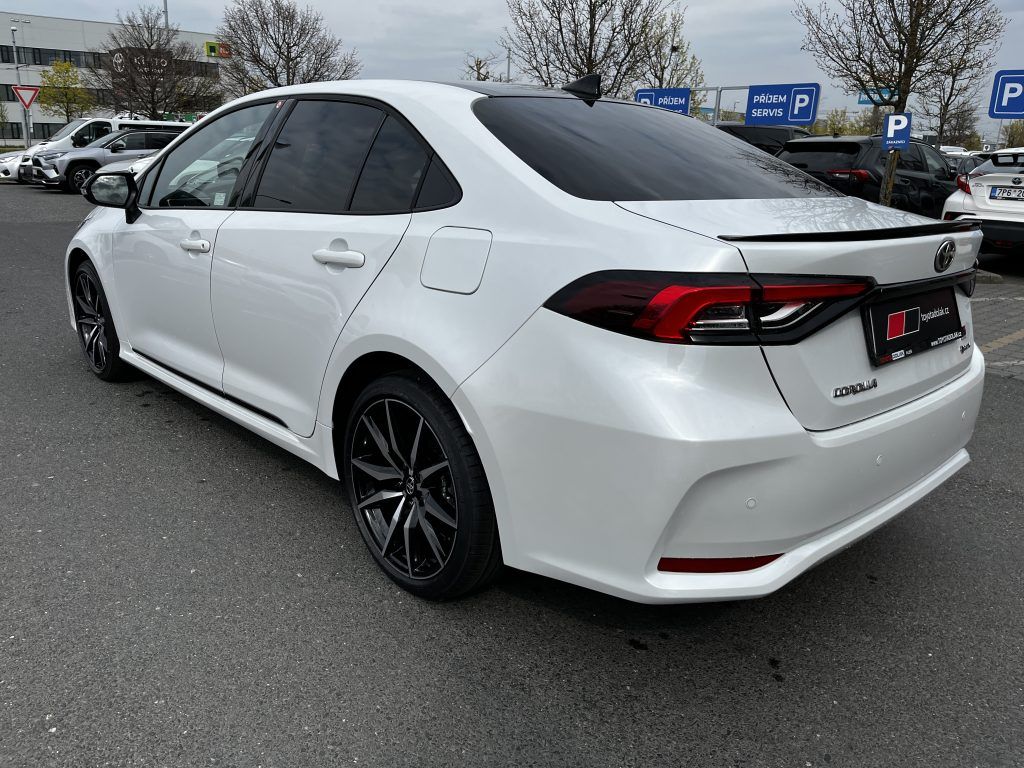 Toyota Corolla, 1.8Hybrid GR Sport ODBĚR IHNED - fotka 6