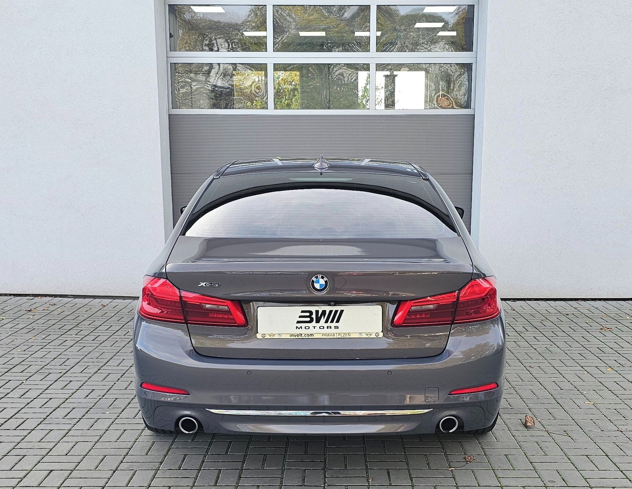 BMW Řada 5, 520d xDrive Individual - fotka 6