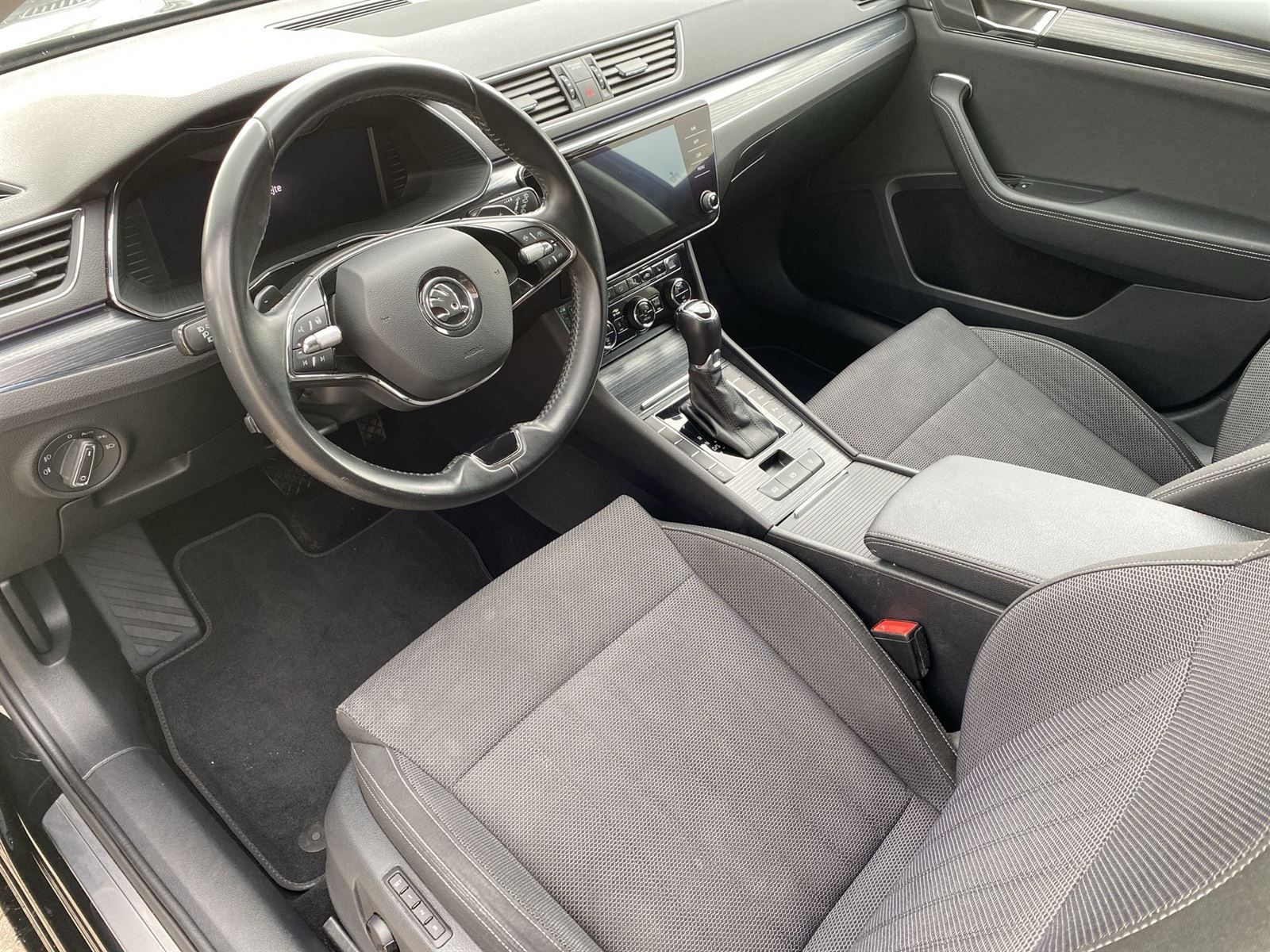 Škoda Superb, Combi 2.0 TDI DSG Style - fotka 6
