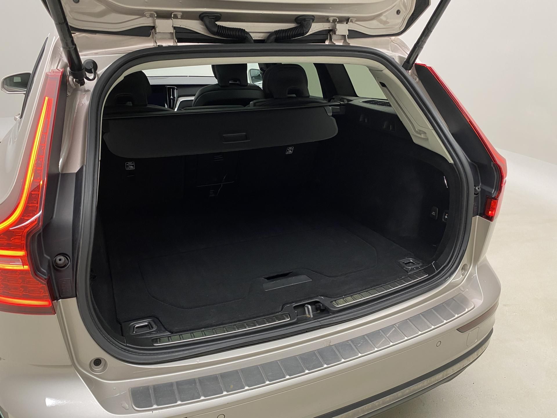 Volvo V60, T6 RECHARGE BRIGHT ULTIMATE CZ - fotka 6