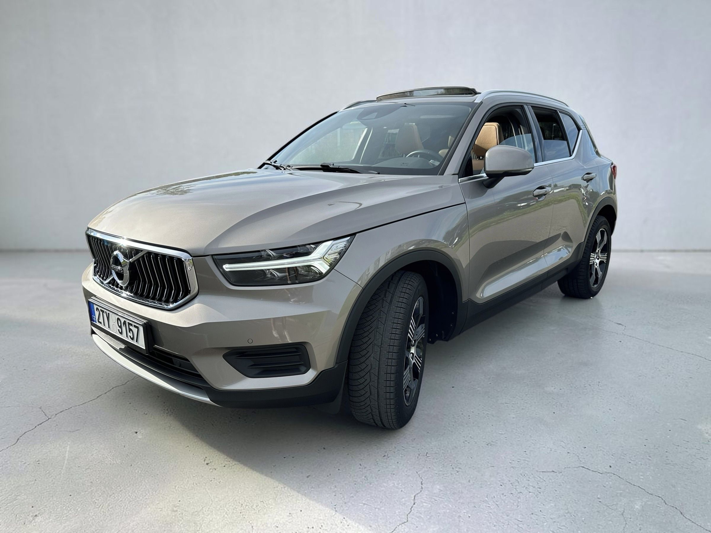 Volvo XC40, D3 Inscription|Panorama|Kůže.. - fotka 2