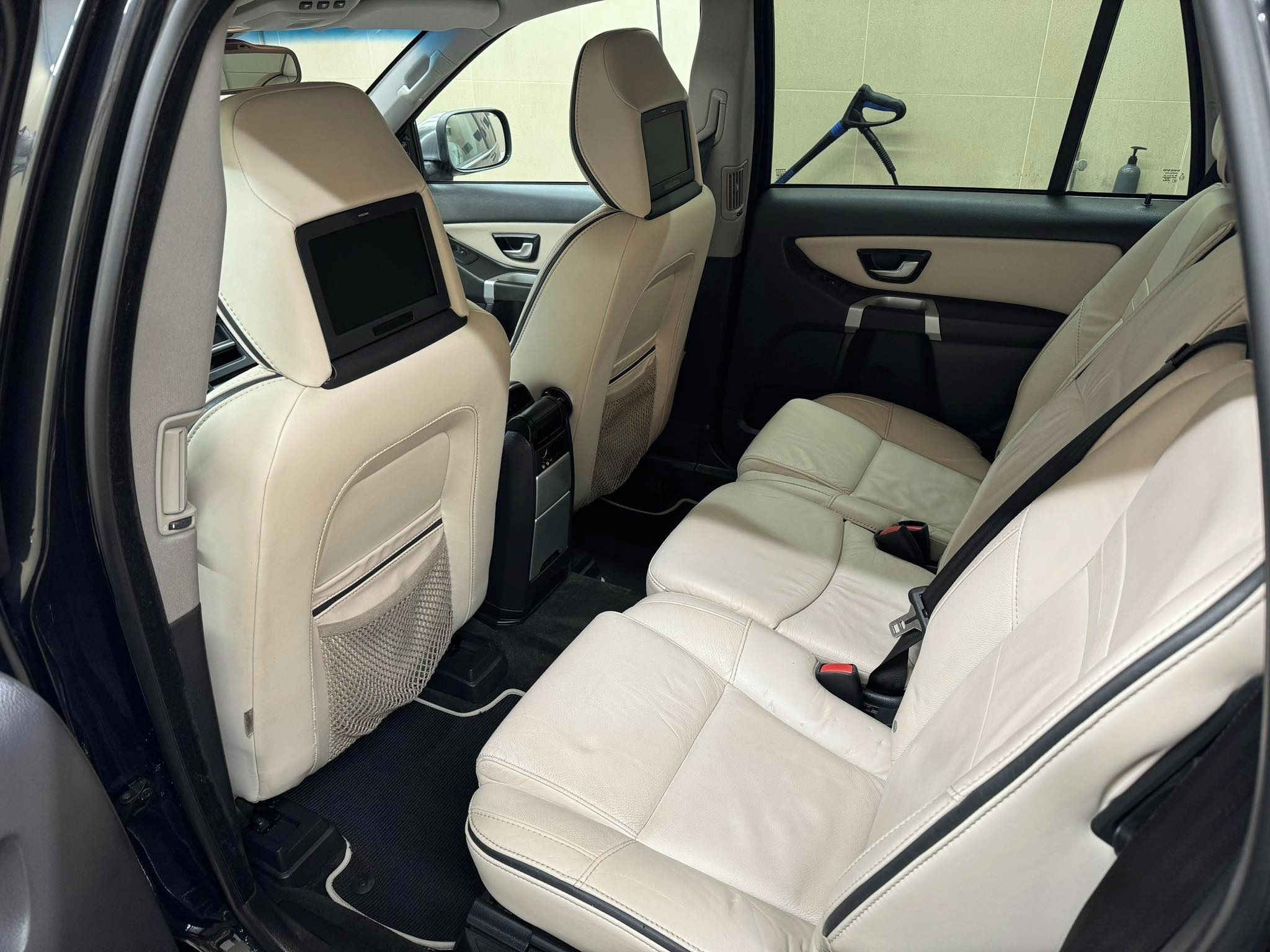 Volvo XC90, 2.4 D5 AWD R-Design - fotka 5