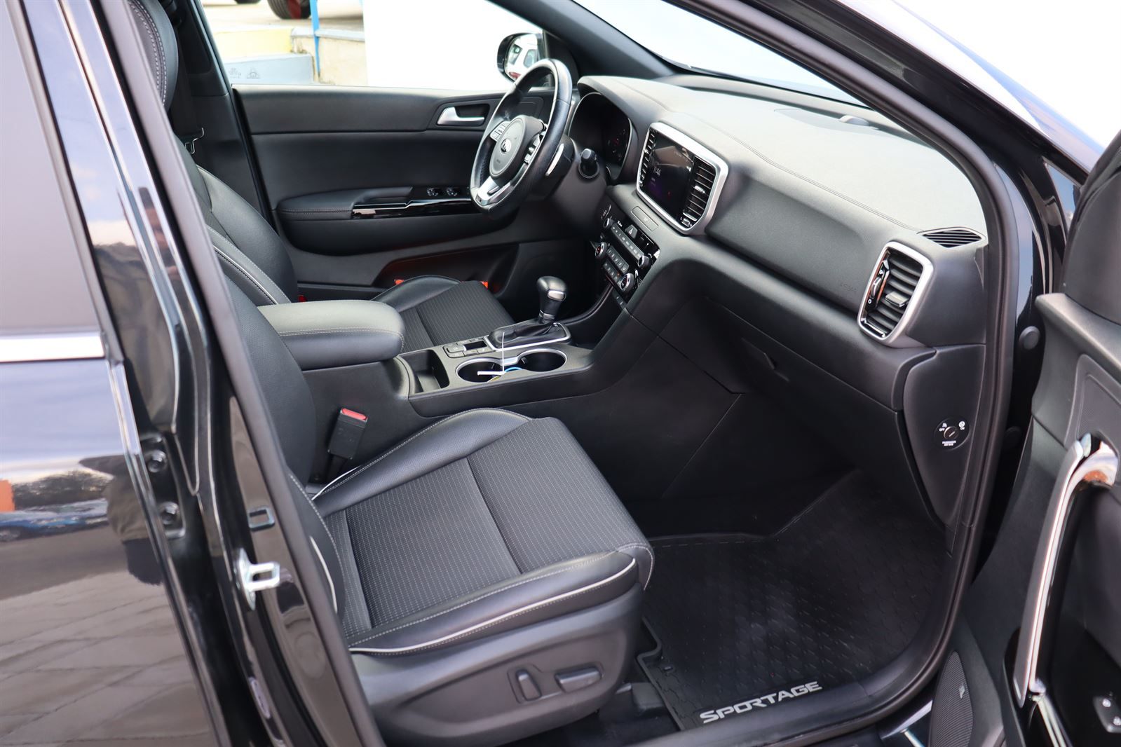 Kia Sportage, 1.6 CRDI AWD mHEV AT GT Line - fotka 4