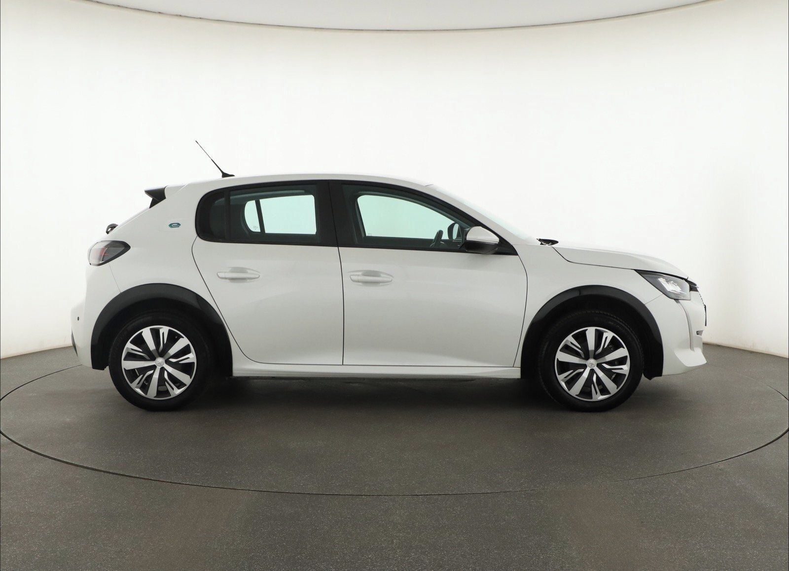 Peugeot 208, 50 kWh, SoH 92%, Active - fotka 6