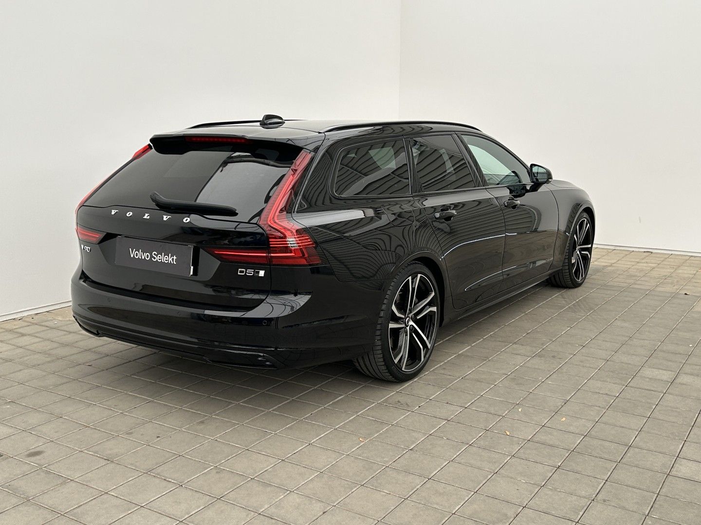 Volvo V90, 2.0D5 173kW 4x4  R-Design - fotka 6
