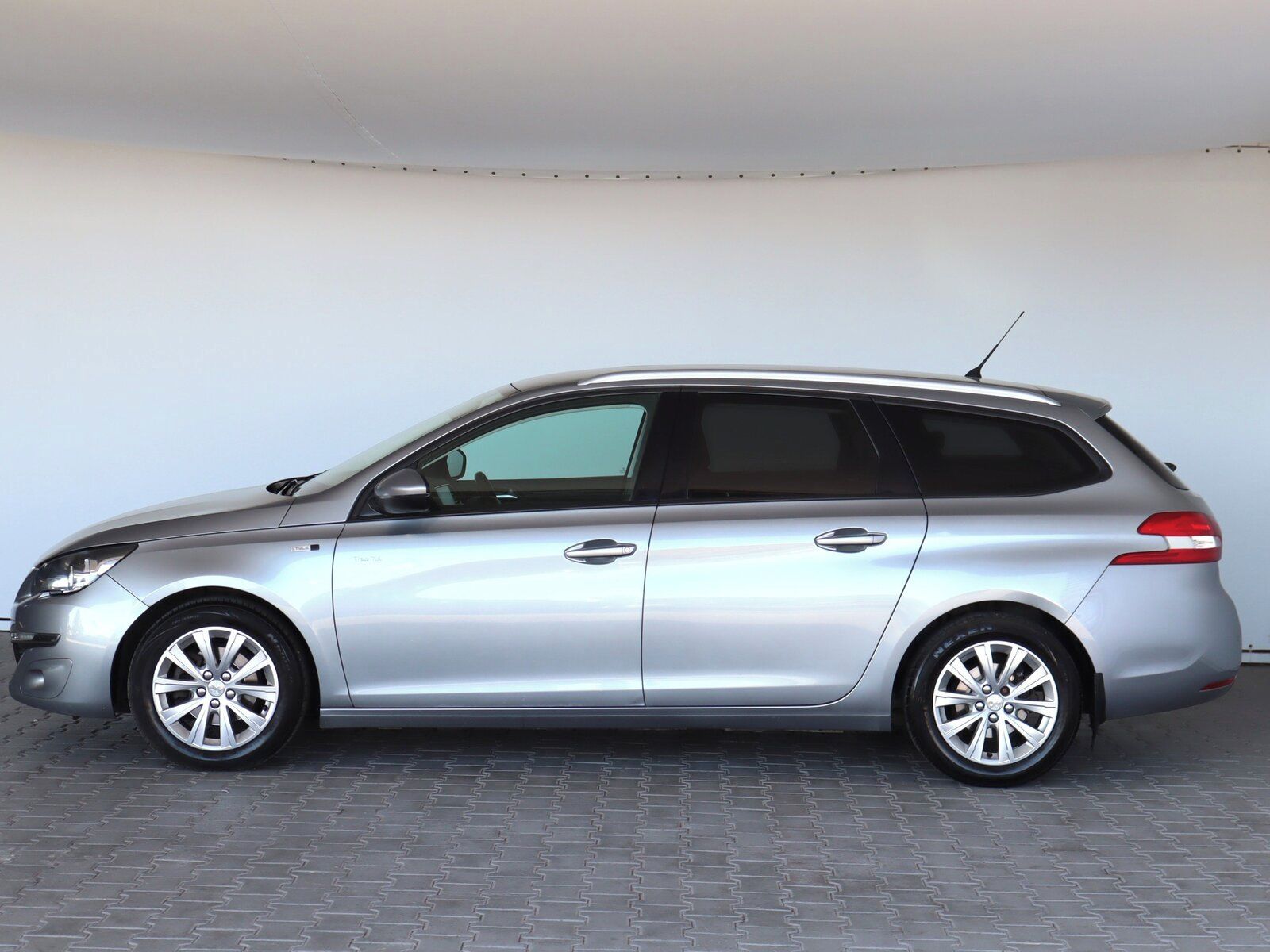 Peugeot 308, 1.6 BlueHDi, Serv.kniha - fotka 3
