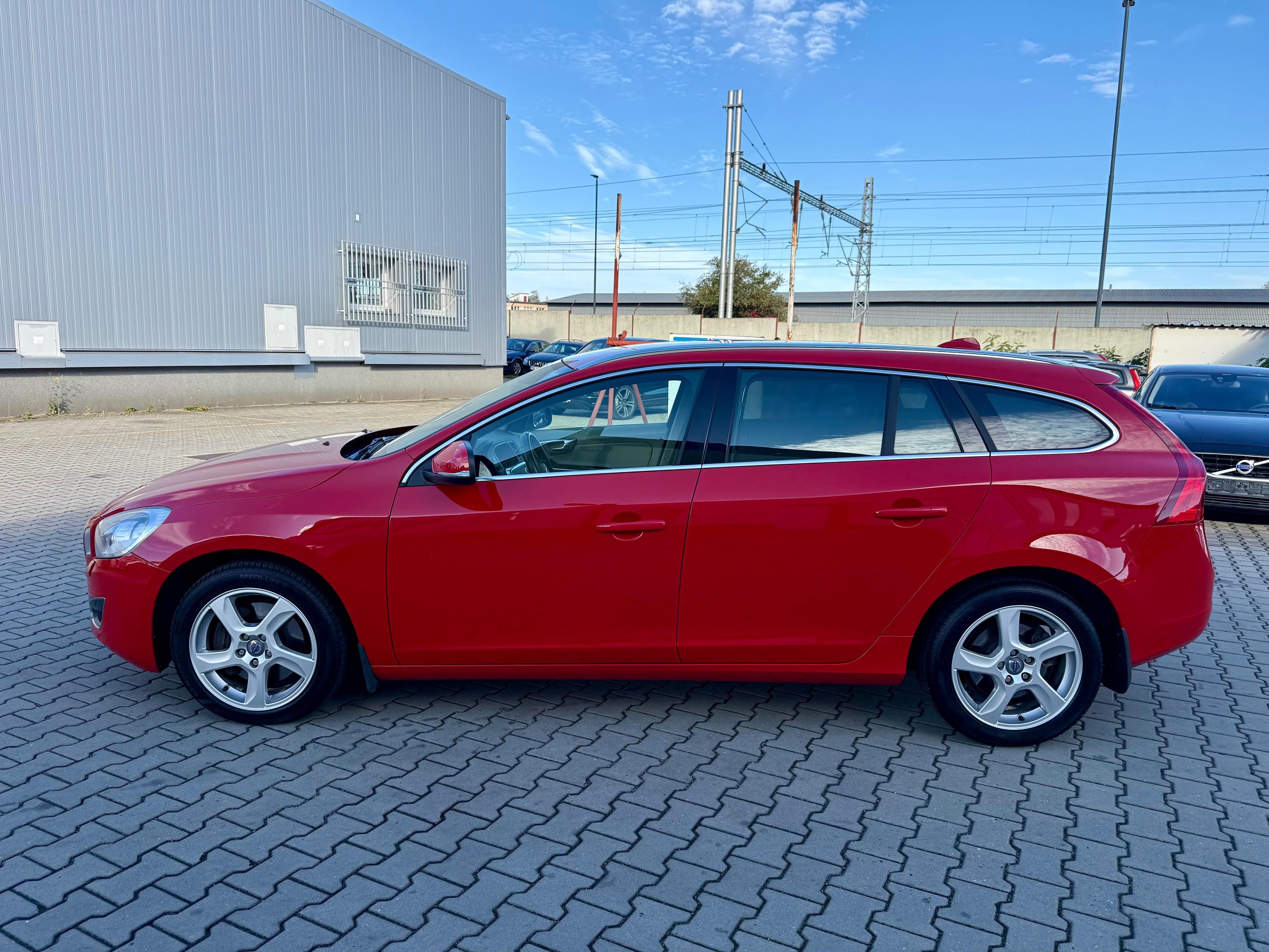 Volvo V60, 2.4 D5 AWD 151kw, 1. Majitel - fotka 6