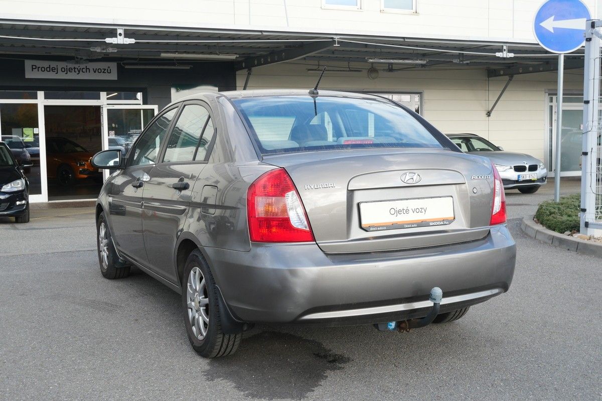 Hyundai Accent, 1.4 16V 71 kW - fotka 4