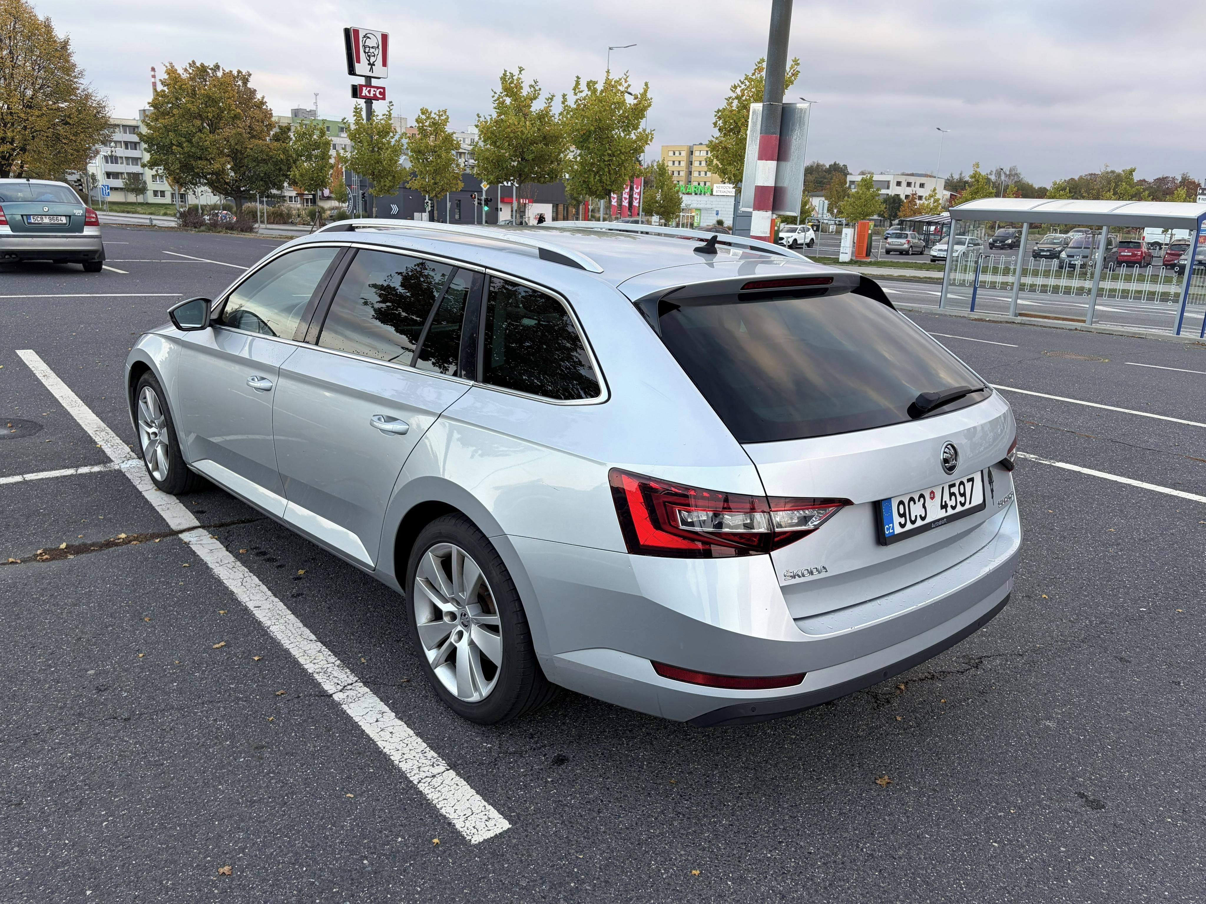 Škoda Superb, 2,0 TDI/140kW NAVI - fotka 6