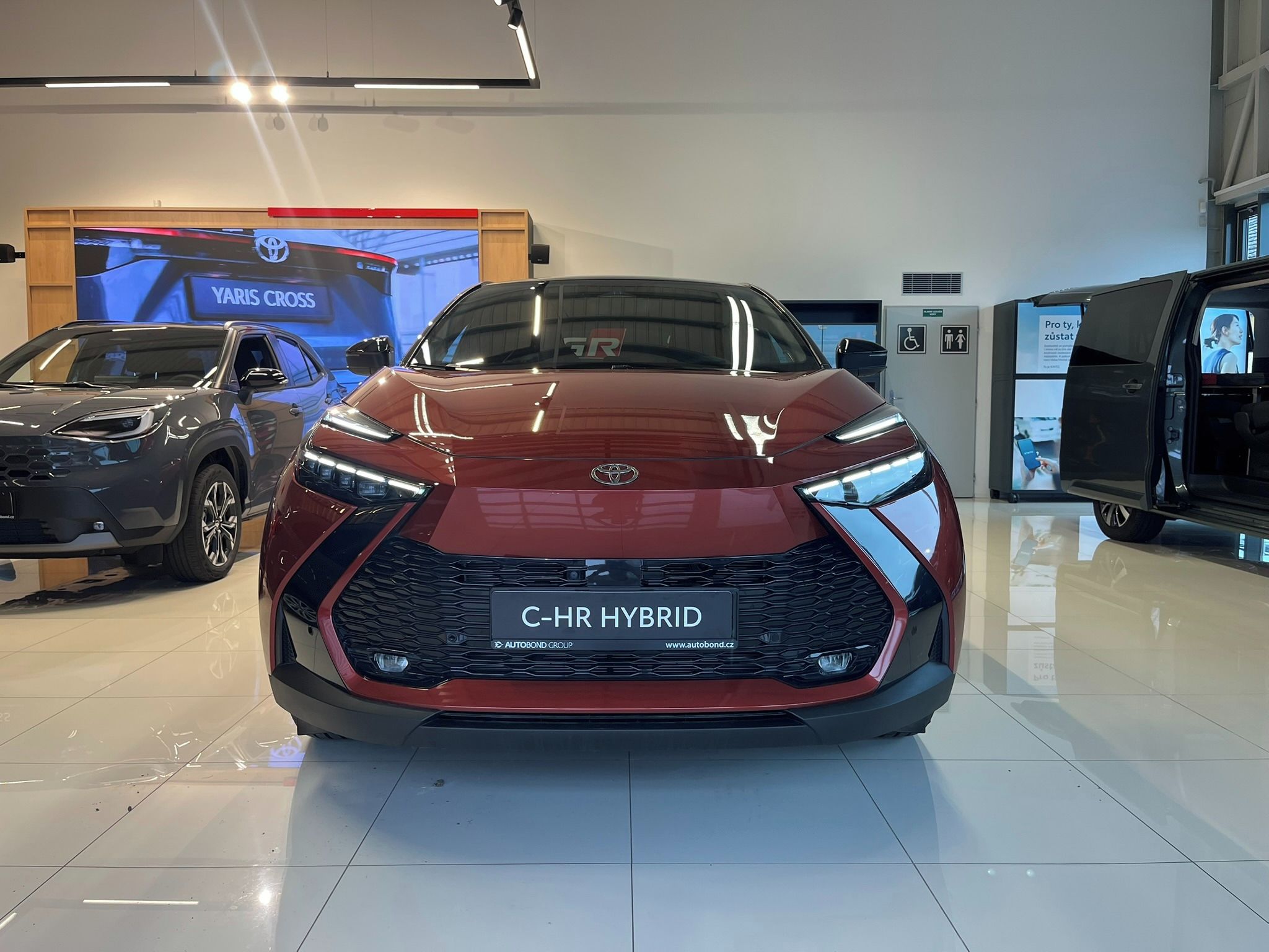 Toyota C-HR, 2.0 PHEV Tokyo Edition - fotka 3