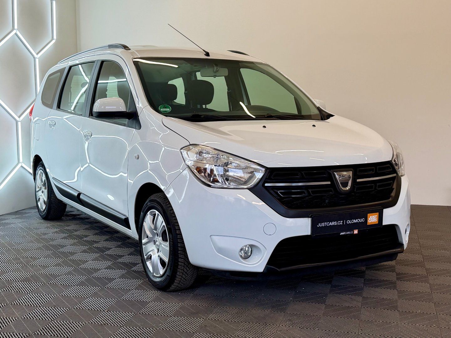 Dacia Lodgy, 1.6 i Laureate/GPS NAVI/1.MAJ - fotka 4