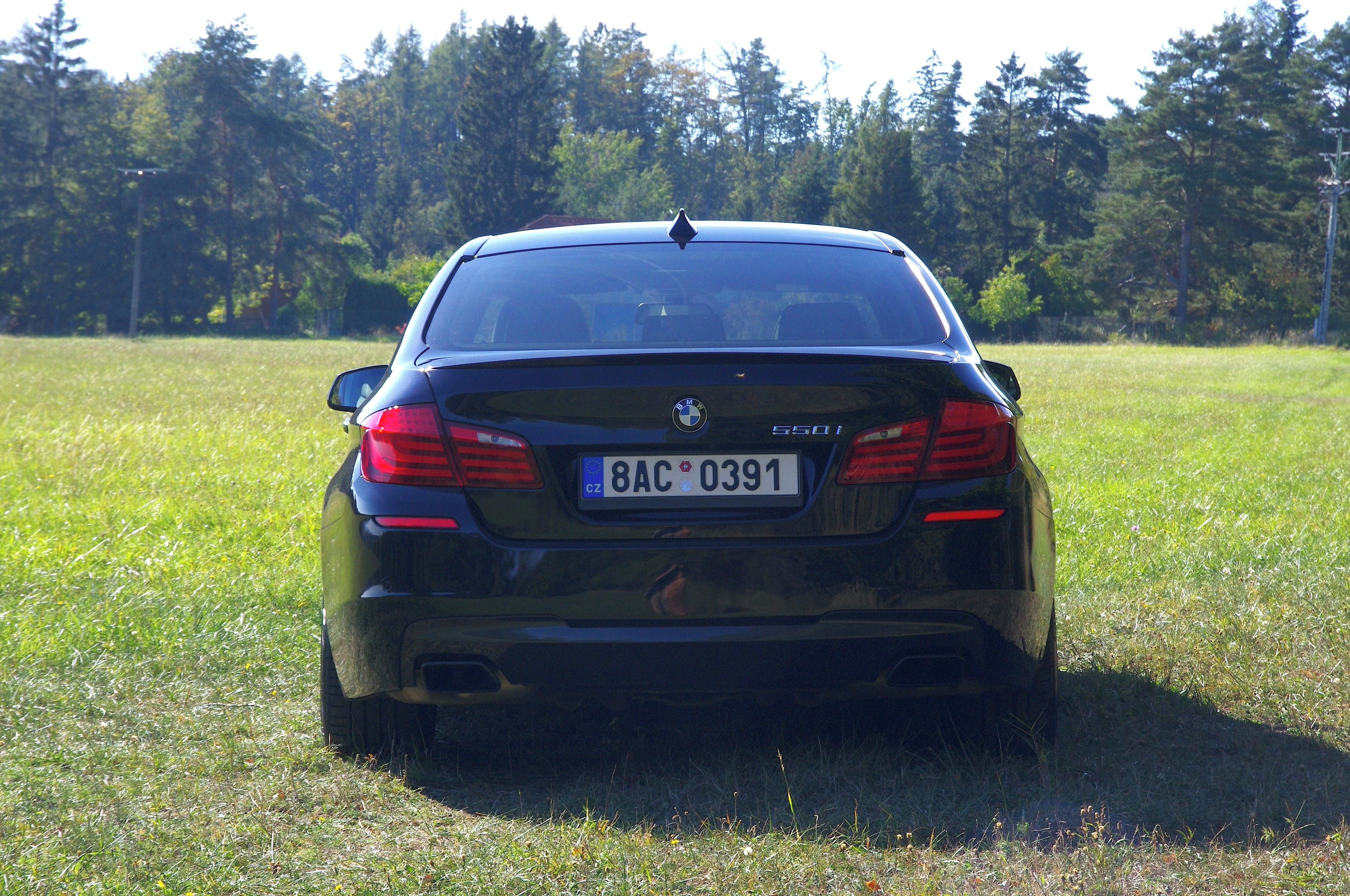 BMW Řada 5, 550i XDRIVE, automat 2.majitel - fotka 5