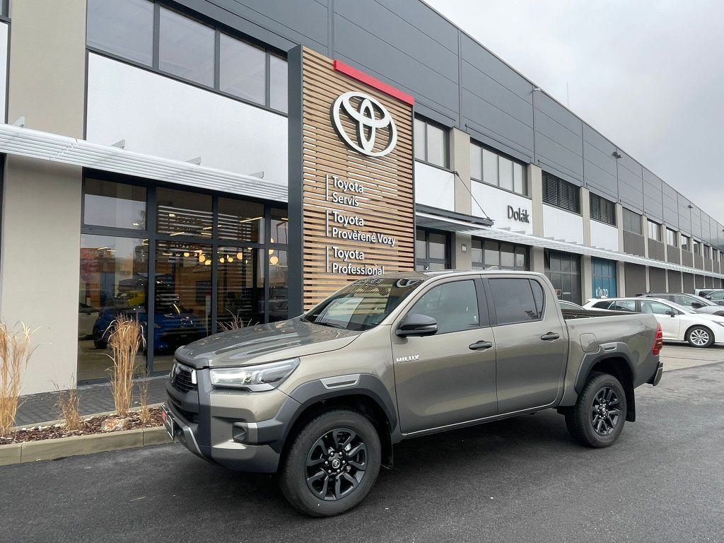 Toyota Hilux, 2.8 D-4D automat Invincible