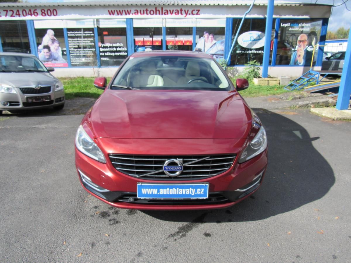 Volvo V60, 2,4 D6 AWD Plug-in Hybrid - fotka 2