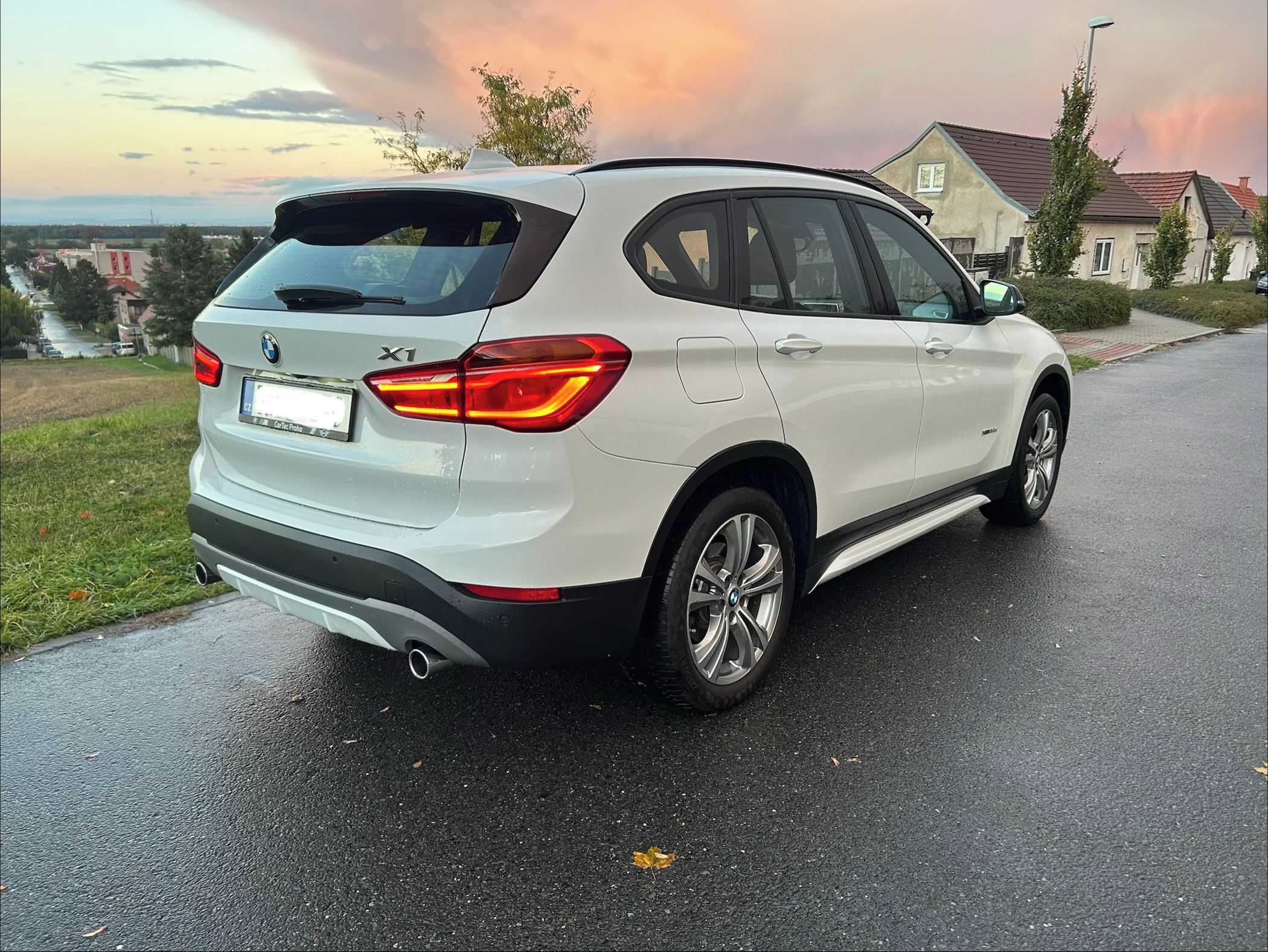 BMW X1, 20D x-drive/140 k/ 2 sady kol - fotka 3