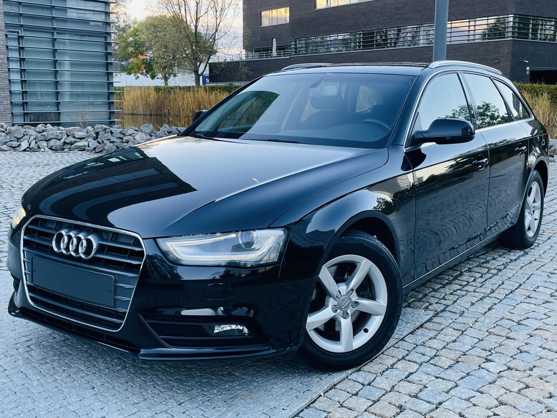 Audi A4, 2.0TDI MAN VÝHŘEV SERVISKA LED - fotka 2