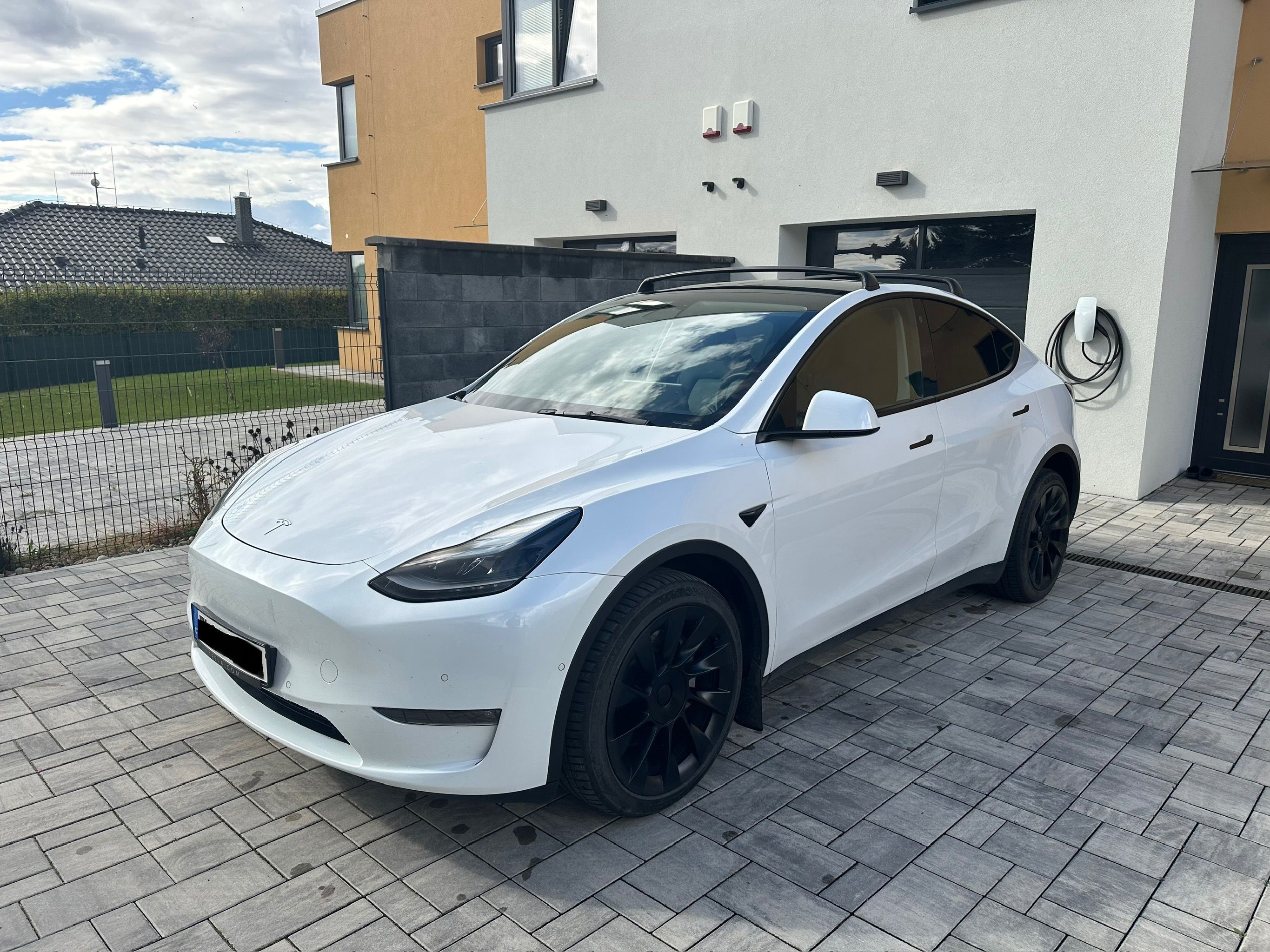 Tesla Model Y, Long Range AWD, 378 kW