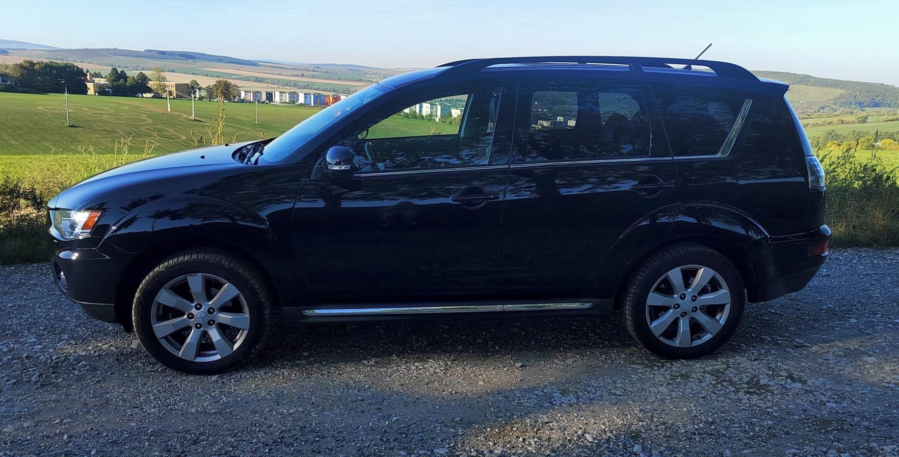 Mitsubishi Outlander, 2.2 DI-D, 4x4, 7 míst, rodinné - fotka 2