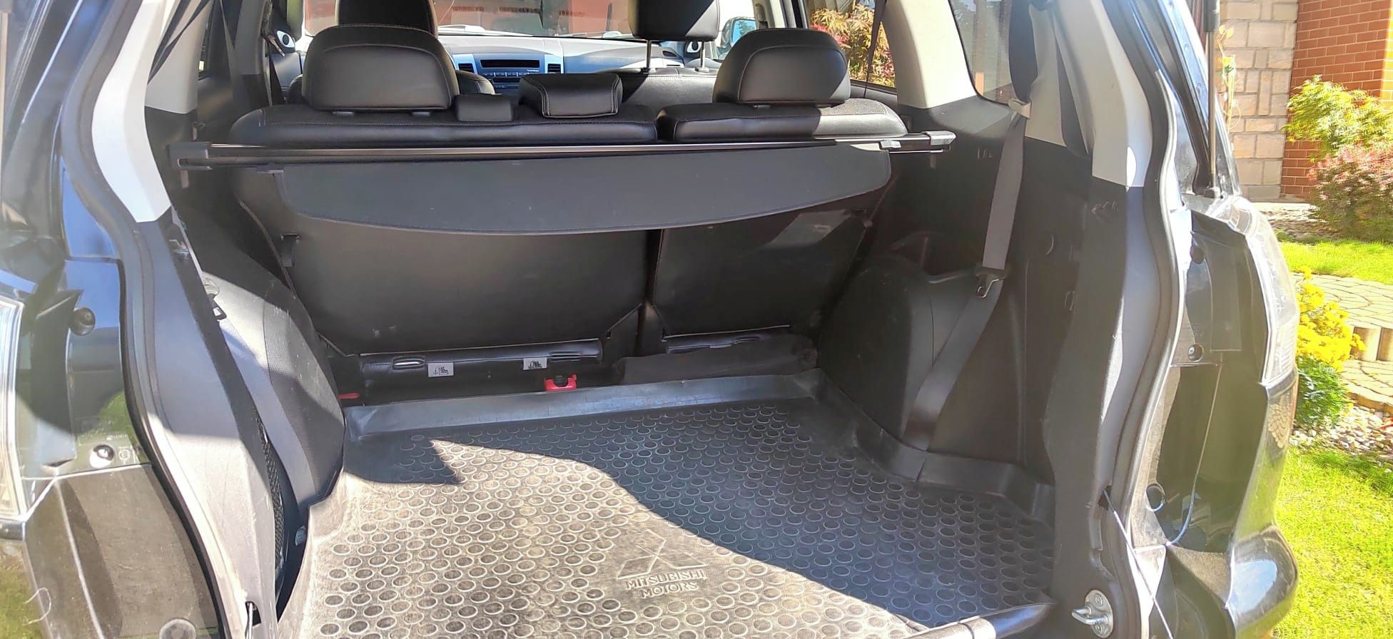 Mitsubishi Outlander, 2.2 DI-D, 4x4, 7 míst, rodinné - fotka 6